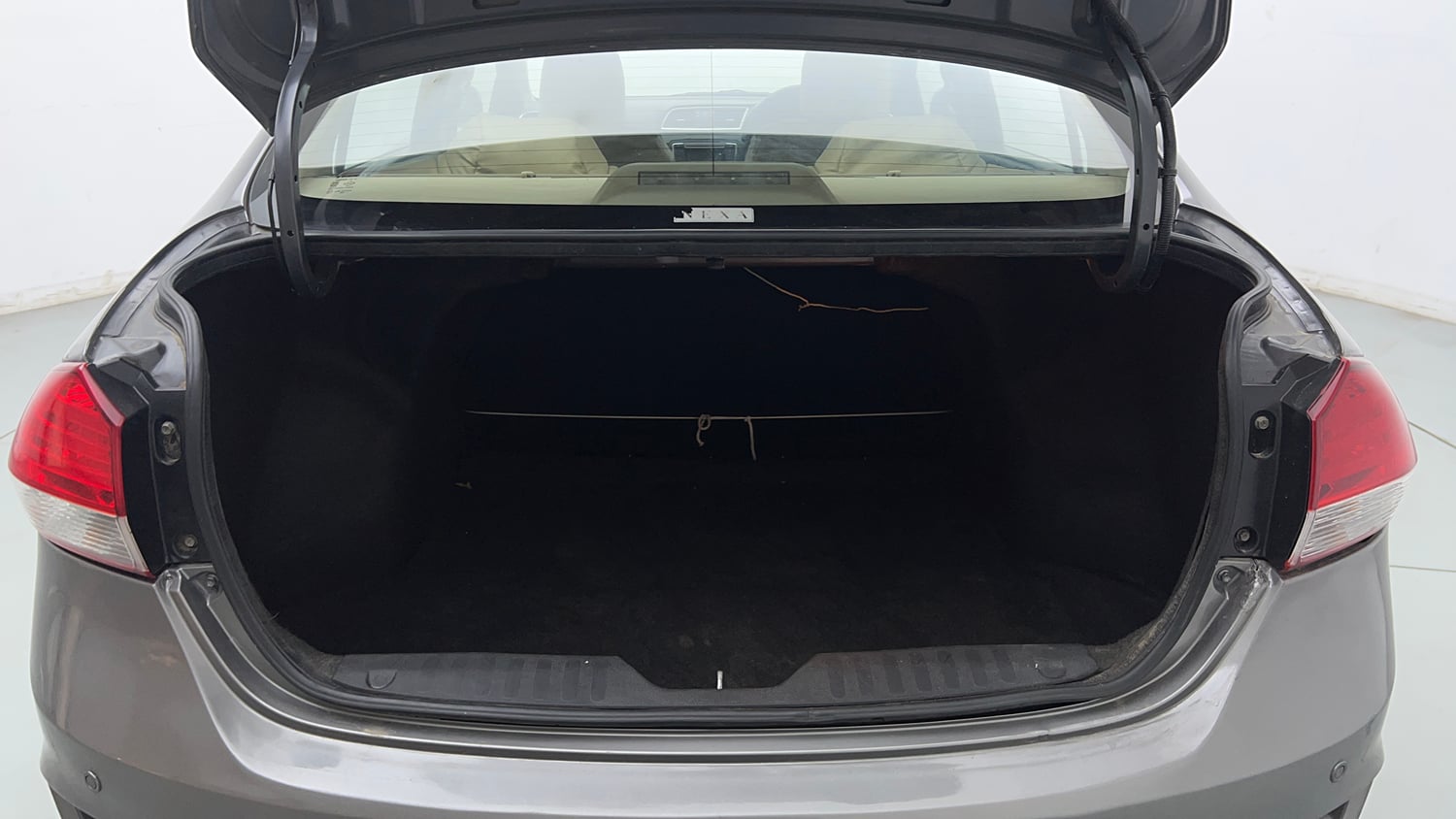 Used 2017 Maruti Suzuki Ciaz Zeta 1.4 MT Petrol Manual interior DICKY INSIDE VIEW