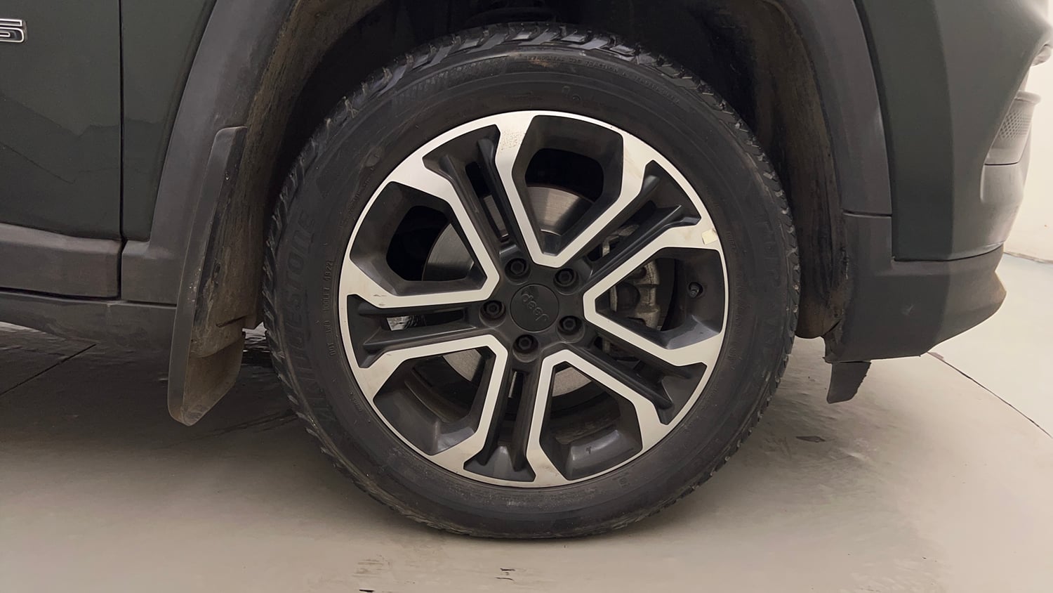 Used 2023 Jeep Compass Limited (O) 2.0 Diesel Diesel Manual tyres RIGHT FRONT TYRE RIM VIEW