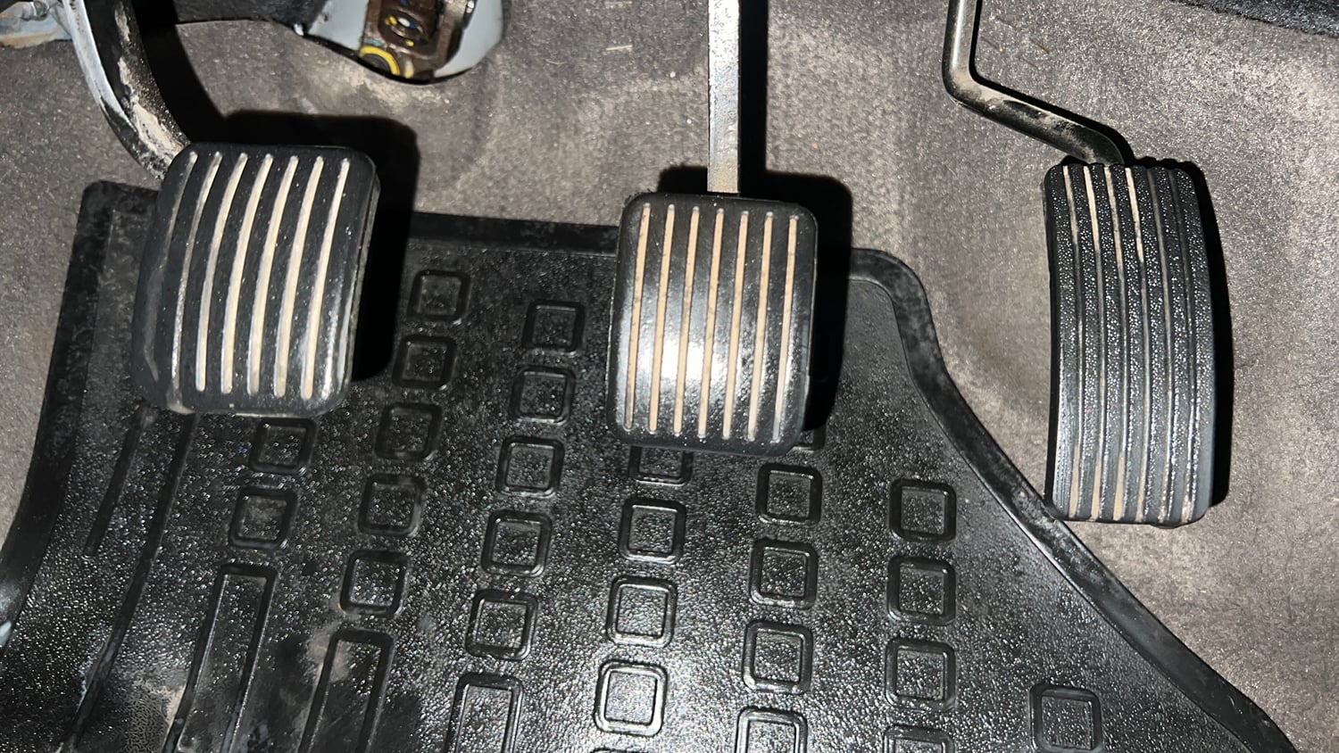 Used 2014 Hyundai i10 Sportz 1.1 iRDE2 Petrol Manual interior PEDALS VIEW