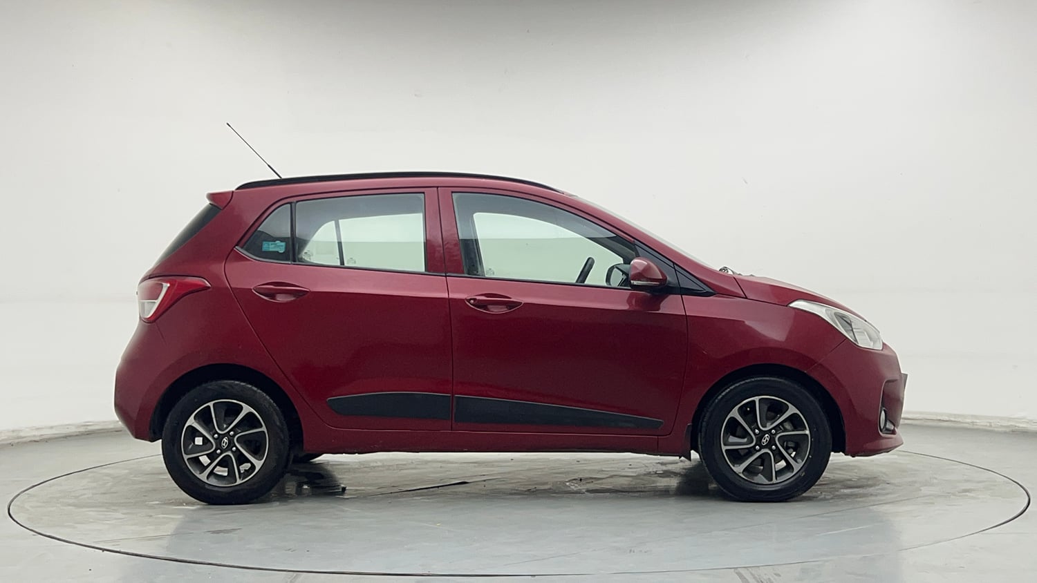 Used 2017 Hyundai Grand i10 Sportz (O) AT 1.2 Kappa VTVT Petrol Automatic exterior RIGHT SIDE VIEW
