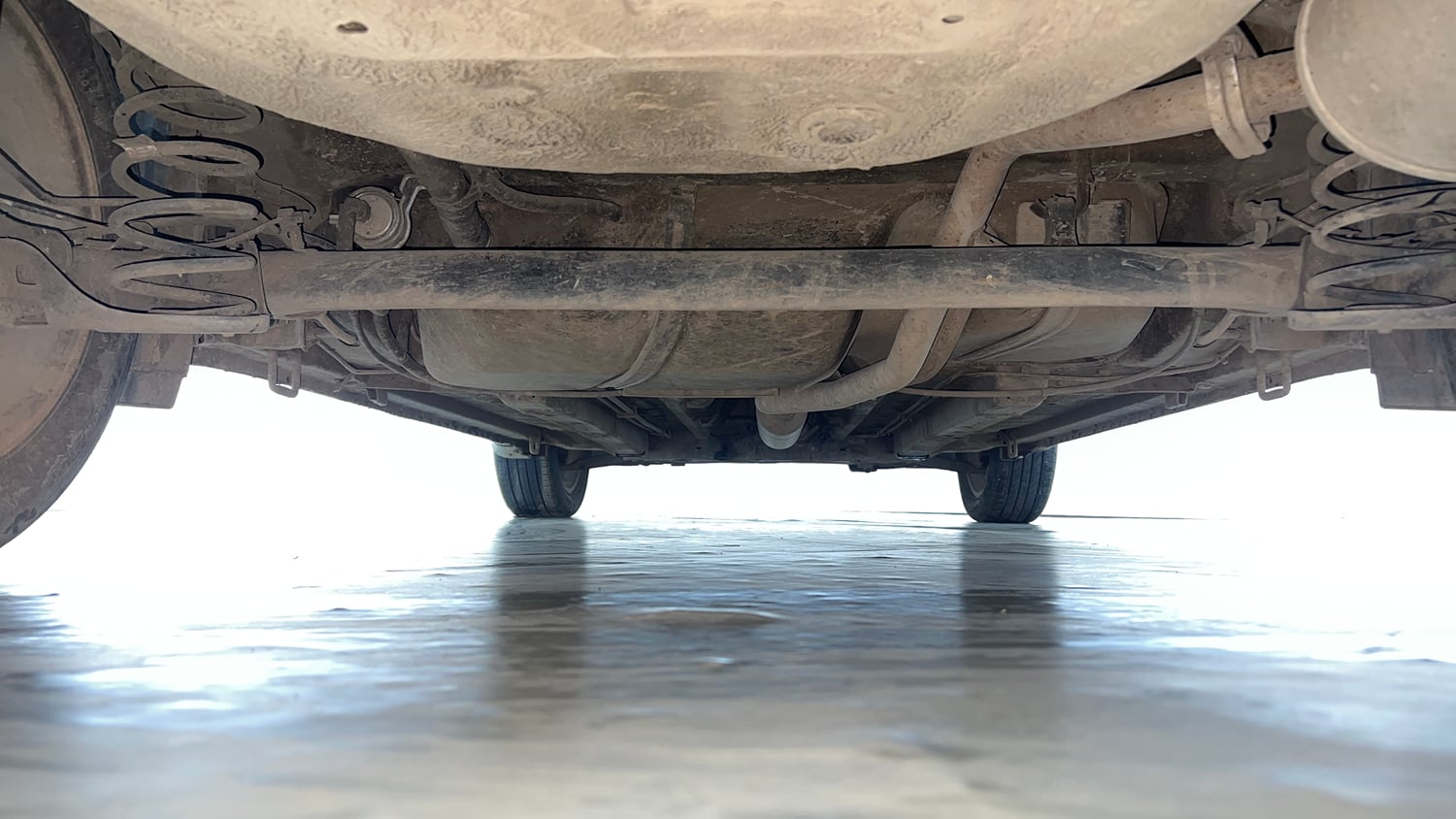 Used 2016 Maruti Suzuki Ciaz ZXI+ AT Petrol Automatic extra REAR UNDERBODY VIEW (TAKEN FROM REAR)