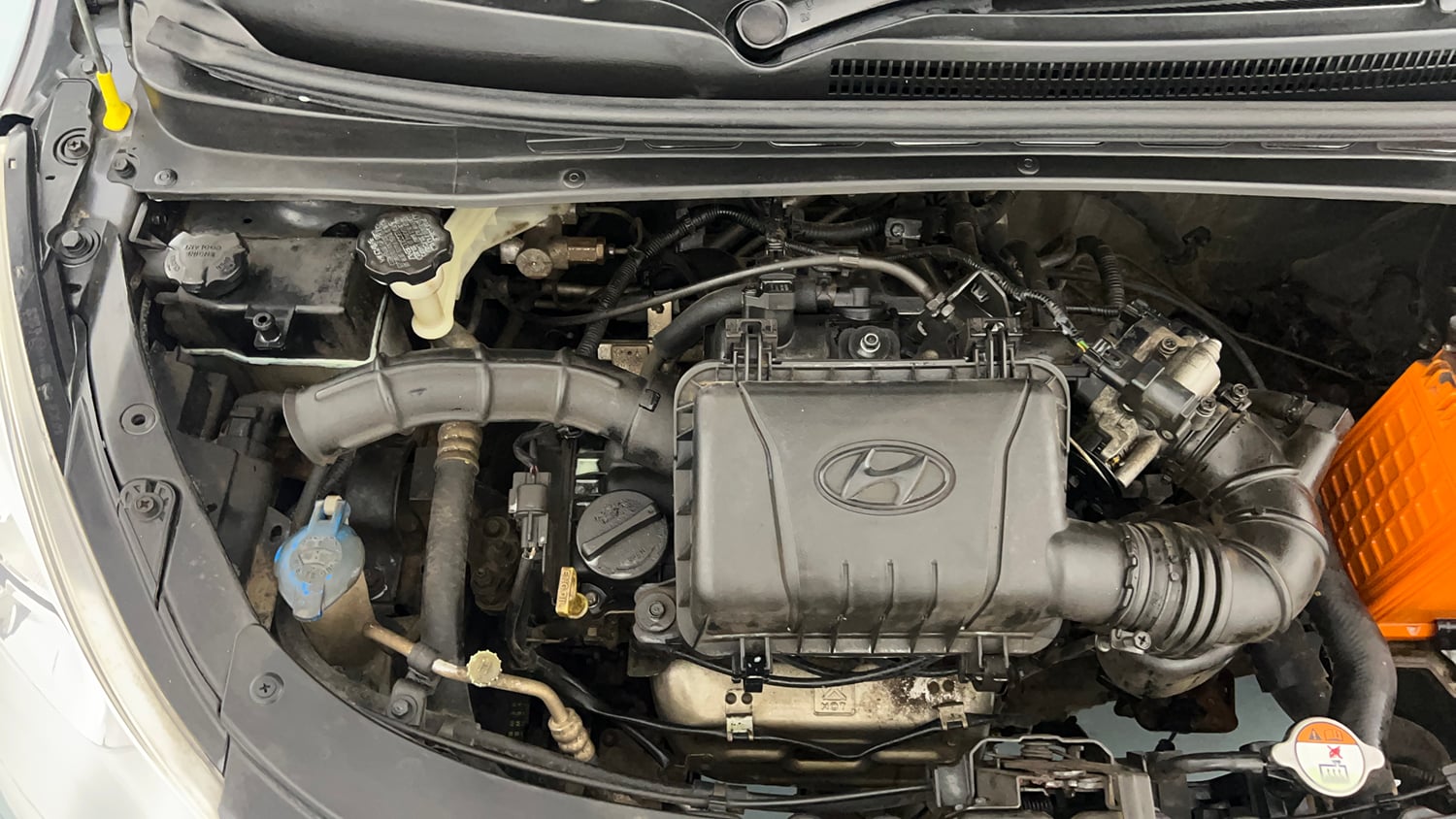 Used 2014 Hyundai i10 Sportz 1.1 iRDE2 Petrol Manual engine ENGINE RIGHT SIDE VIEW