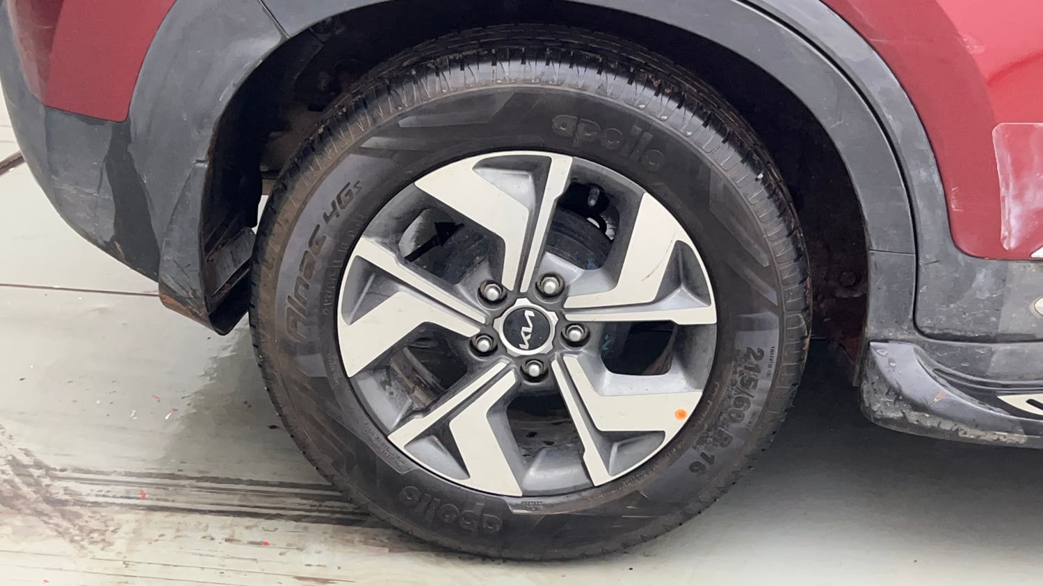Used 2023 Kia Sonet HTX 1.0 DCT Petrol Automatic tyres RIGHT REAR TYRE RIM VIEW