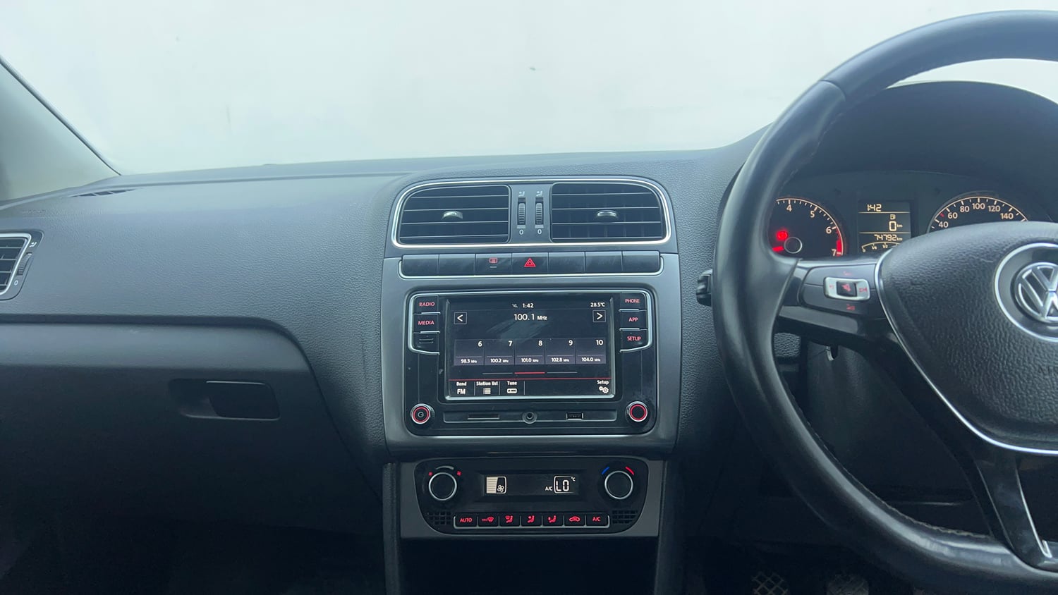Used 2019 Volkswagen Polo Highline Plus 1.0 (P) 16 Alloy Petrol Manual top_features Integrated (in-dash) music system