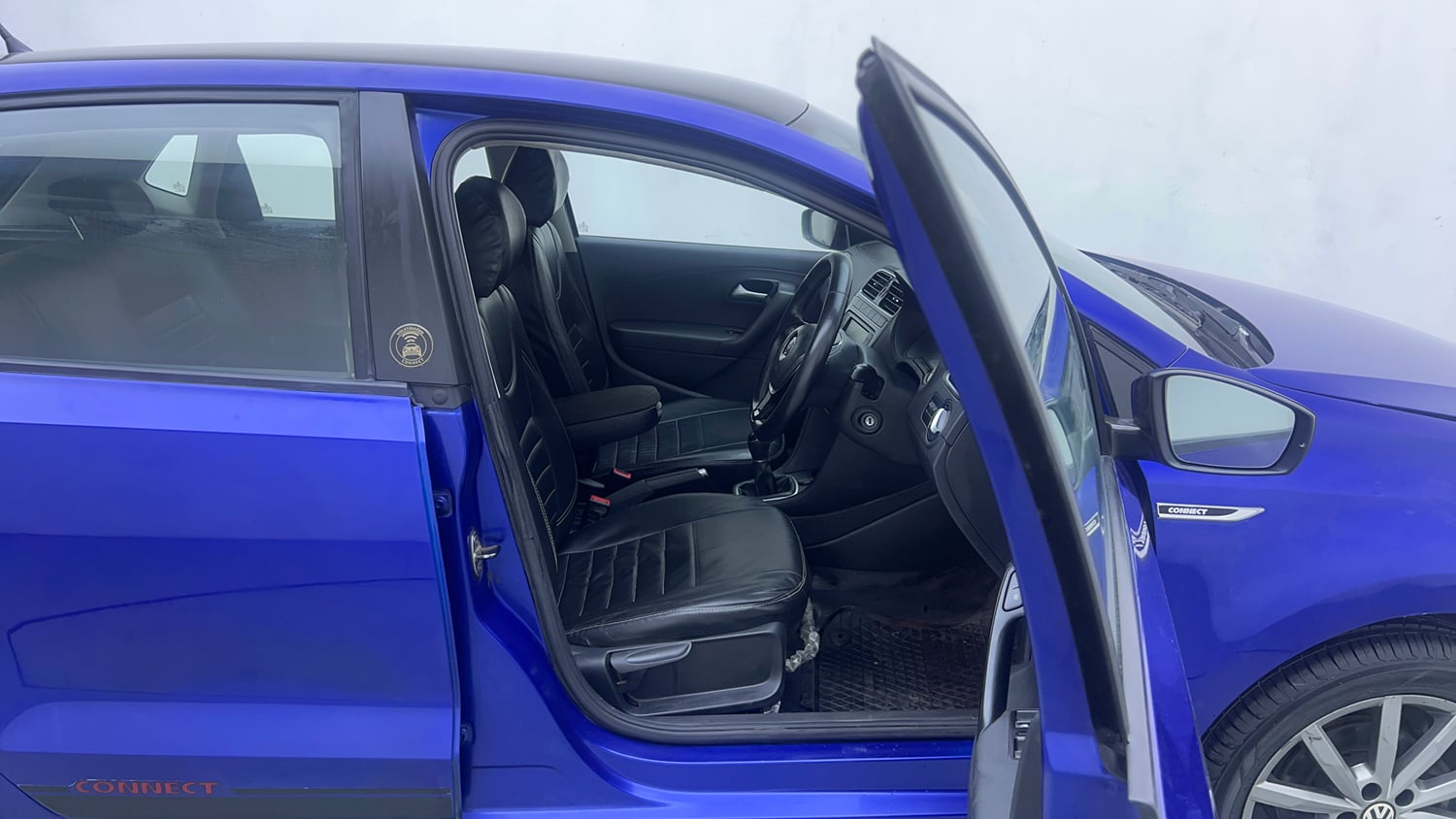 Used 2019 Volkswagen Polo Highline Plus 1.0 (P) 16 Alloy Petrol Manual interior RIGHT SIDE FRONT DOOR CABIN VIEW