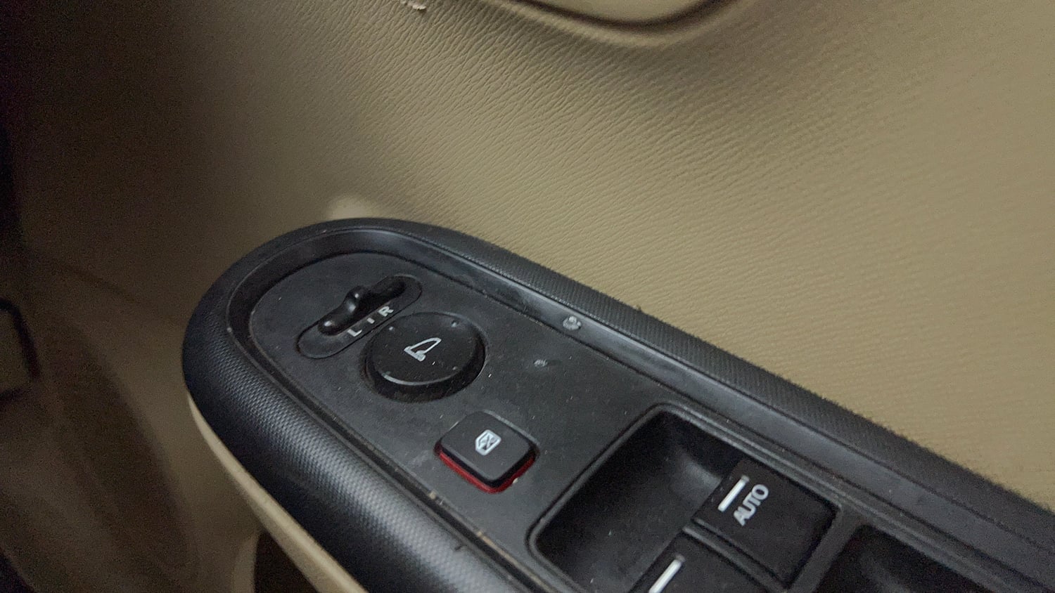 Used 2014 Honda Mobilio S Petrol Petrol Manual top_features Adjustable ORVM