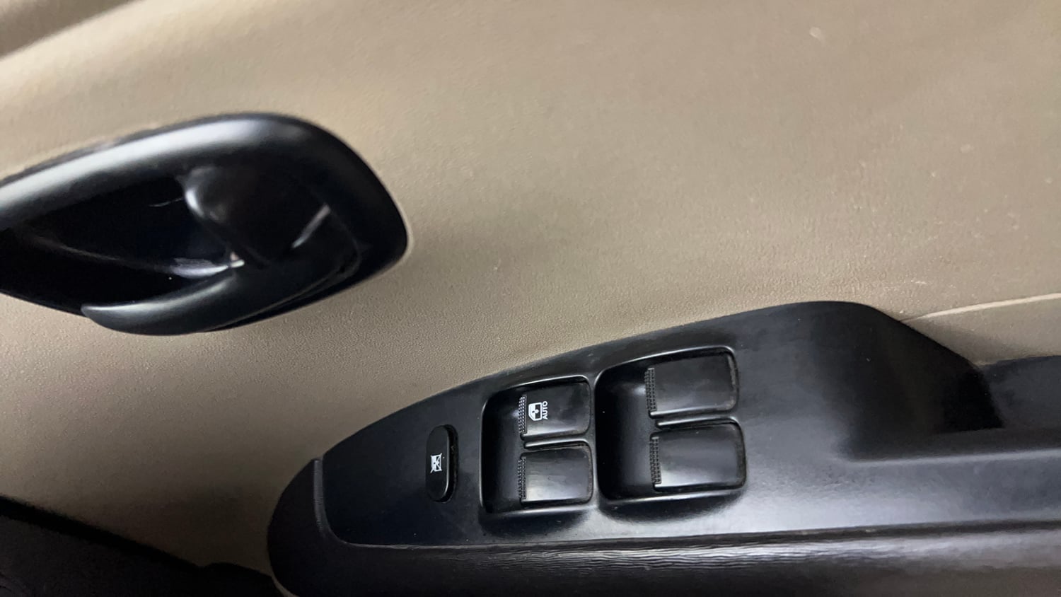 Used 2015 Hyundai i10 Magna 1.1 iRDE2 Petrol Manual top_features Power windows