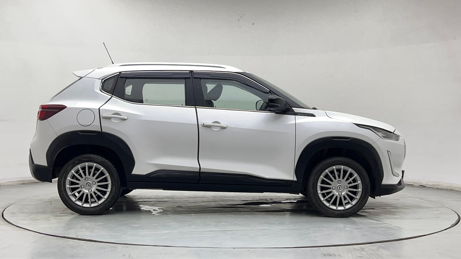Used 2021 Nissan Magnite XL Petrol Manual exterior RIGHT SIDE VIEW