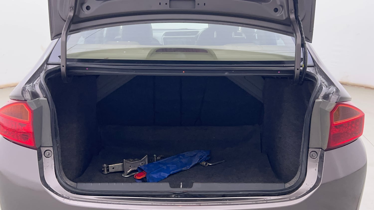 Used 2016 Honda City V Petrol Manual interior DICKY INSIDE VIEW