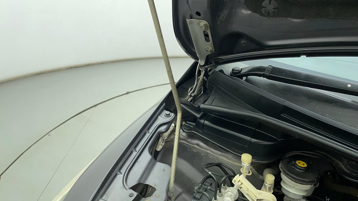 Used 2019 Honda Jazz VX CVT Petrol Petrol Automatic engine ENGINE RIGHT SIDE HINGE & APRON VIEW