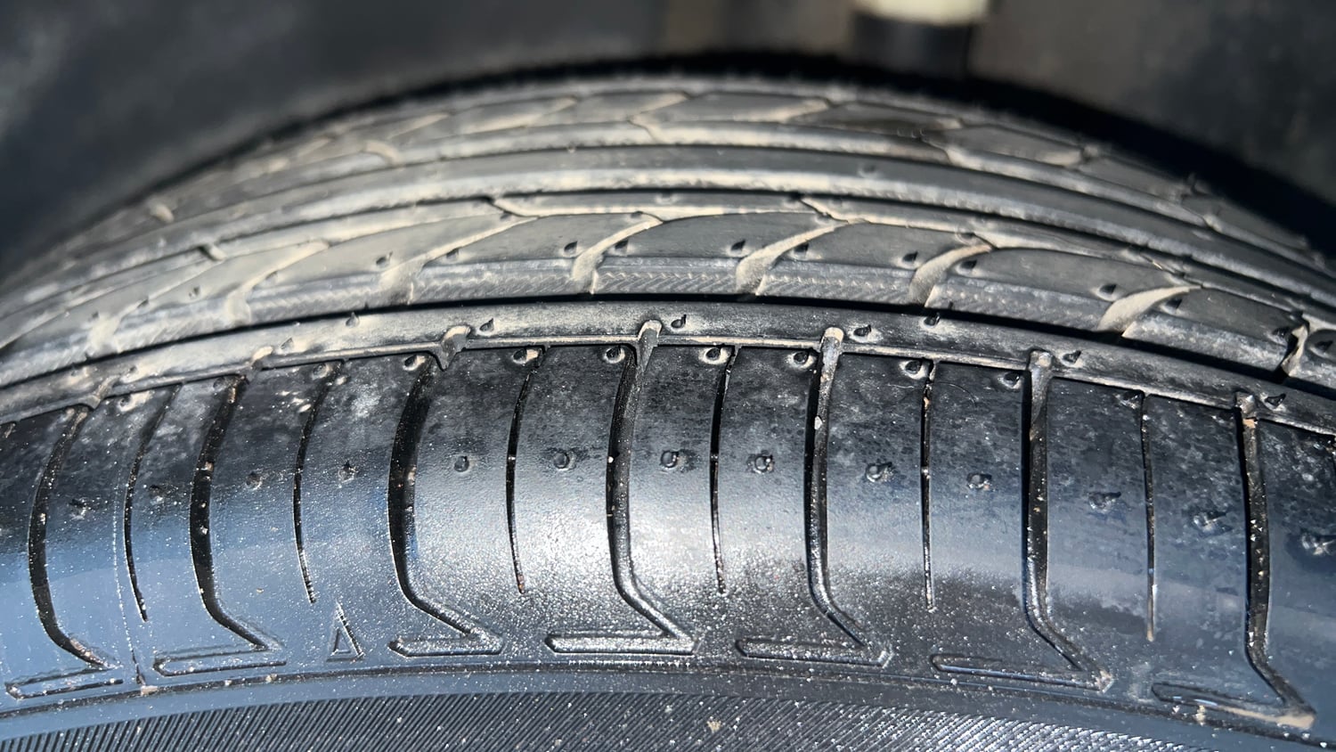Used 2013 Volkswagen Polo Highline1.2L (P) Petrol Manual tyres LEFT REAR TYRE TREAD VIEW