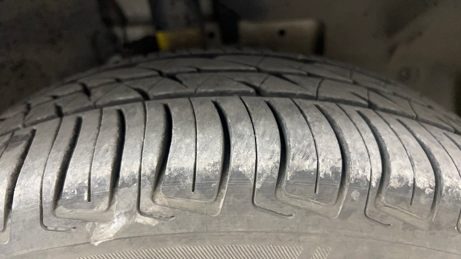 Used 2018 Ford EcoSport Titanium + 1.5L Ti-VCT AT Petrol Automatic tyres RIGHT FRONT TYRE TREAD VIEW