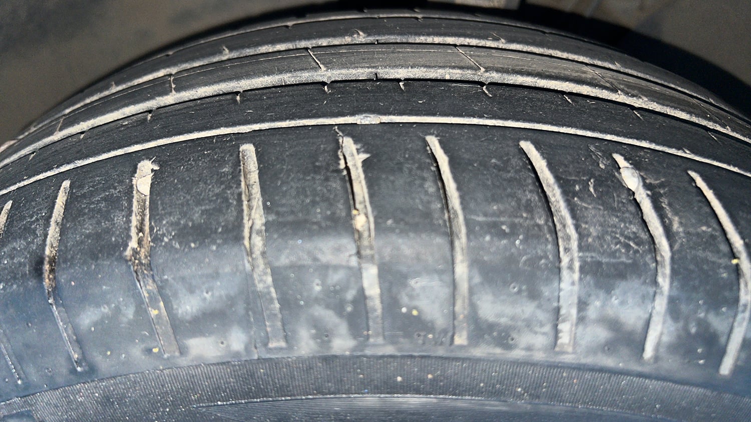 Used 2018 Skoda Octavia 1.8 TSI Style AT Petrol Automatic tyres LEFT FRONT TYRE TREAD VIEW