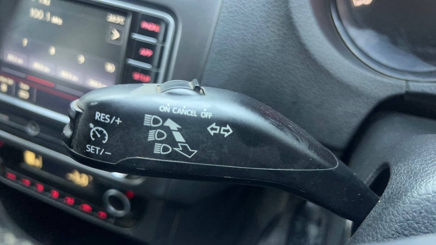 Used 2019 Volkswagen Polo Highline Plus 1.0 (P) 16 Alloy Petrol Manual top_features Cruise control