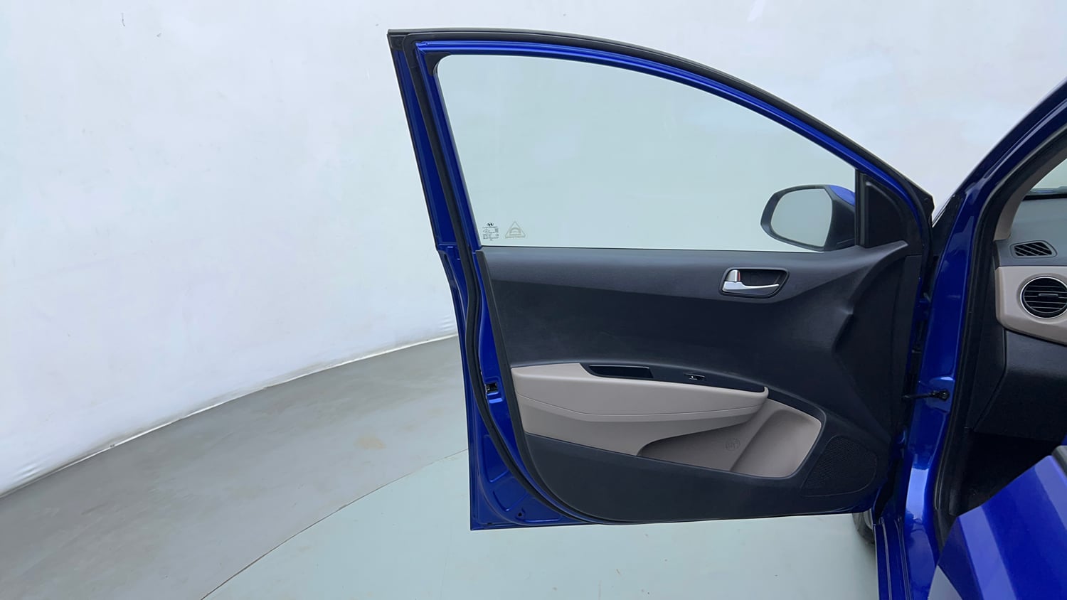 Used 2015 Hyundai Xcent S 1.2 (O) Petrol Manual interior LEFT FRONT DOOR OPEN VIEW
