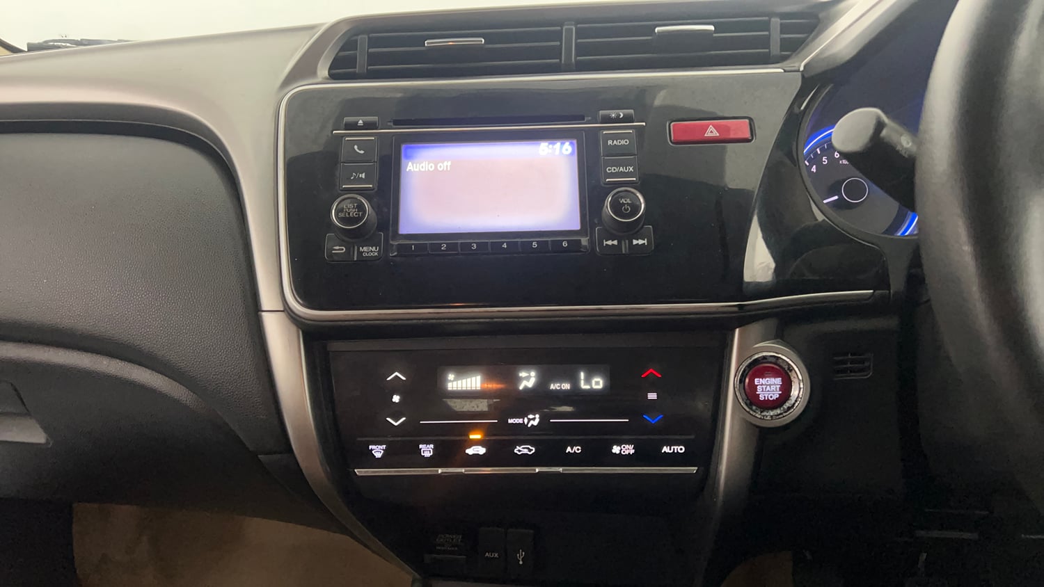 Used 2014 Honda City VX Petrol Manual interior MUSIC SYSTEM & AC CONTROL VIEW