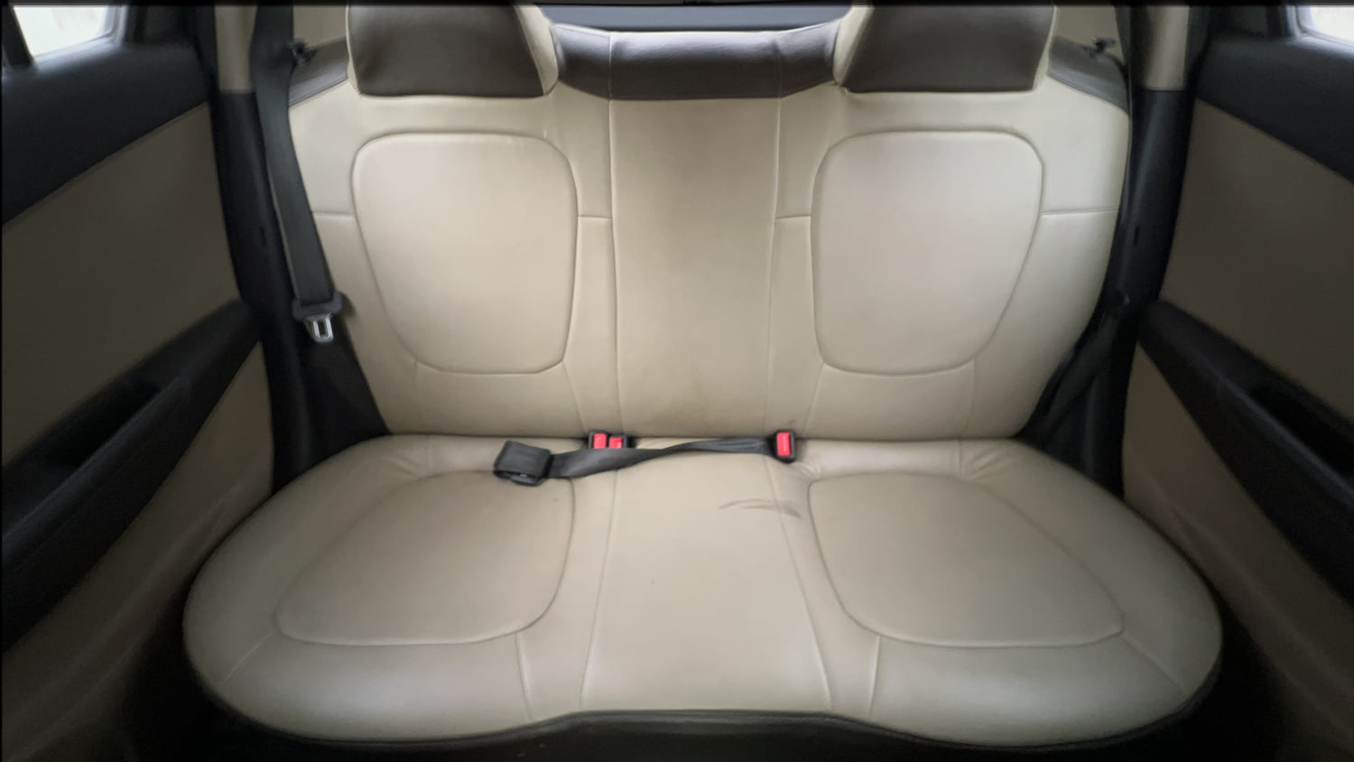 Used 2013 Hyundai i20 Magna (O) 1.2 Petrol Manual interior REAR SEAT CONDITION VIEW