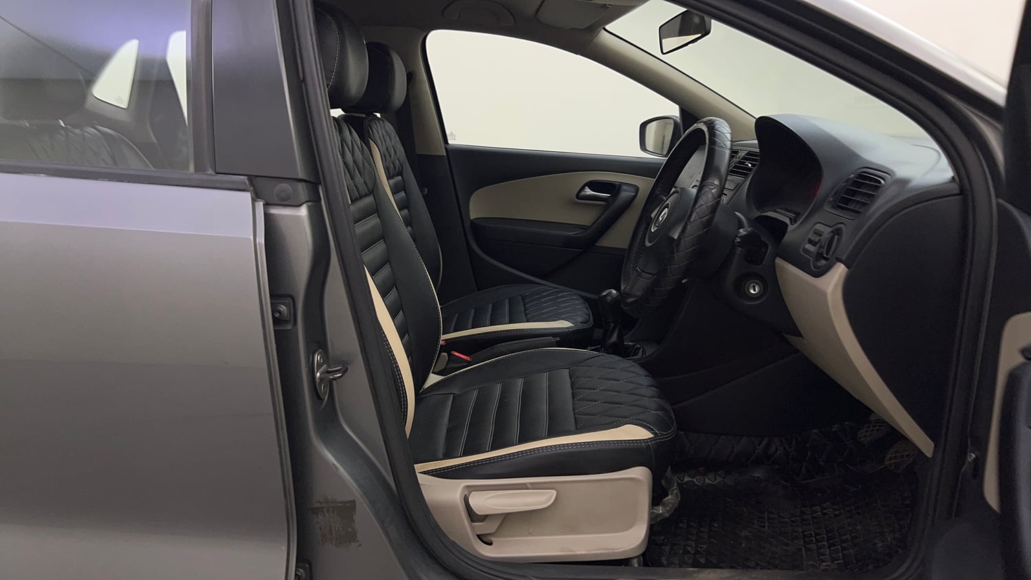Used 2013 Volkswagen Polo Comfortline 1.2L (P) Petrol Manual interior RIGHT SIDE FRONT DOOR CABIN VIEW