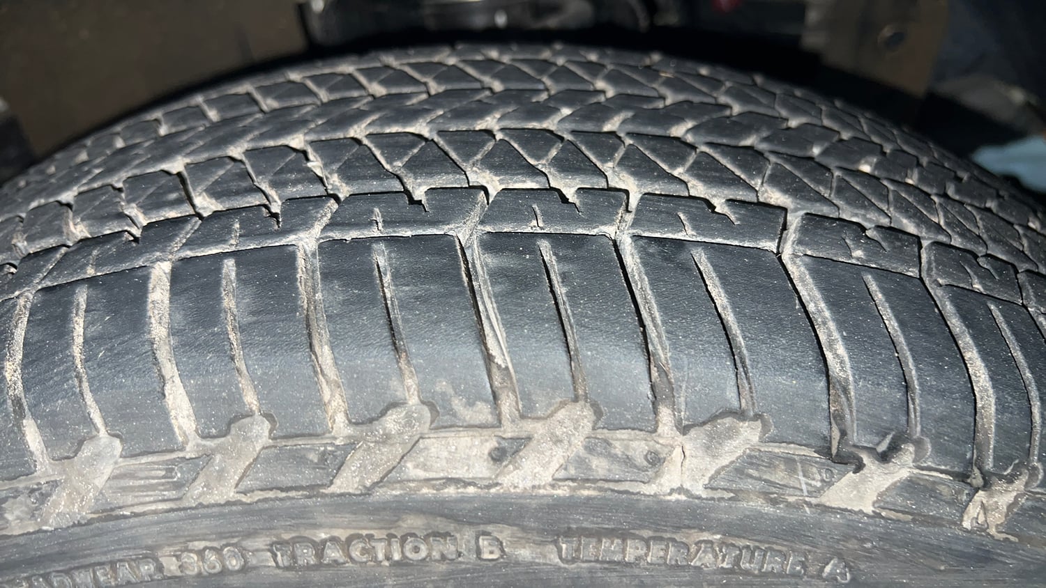Used 2022 Mahindra Scorpio S5 Diesel Manual tyres LEFT FRONT TYRE TREAD VIEW