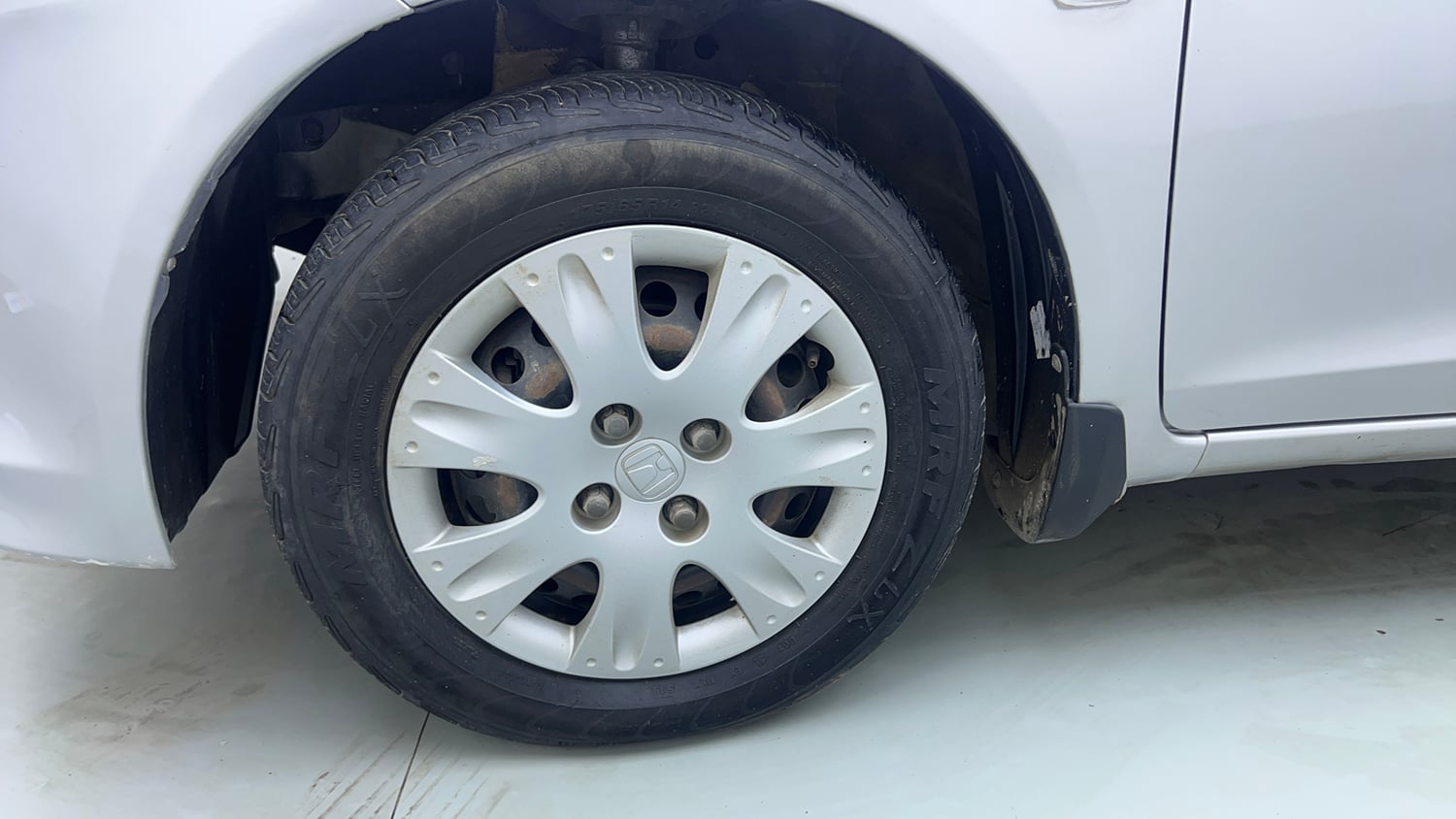 Used 2014 Honda Amaze 1.2 S i-VTEC CNG (Outside Fitted) Cng Manual tyres LEFT FRONT TYRE RIM VIEW