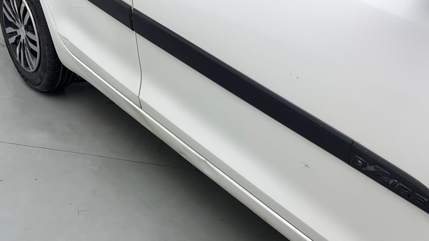Used 2014 Maruti Suzuki Swift Dzire VXI Petrol Manual dents MINOR DENT