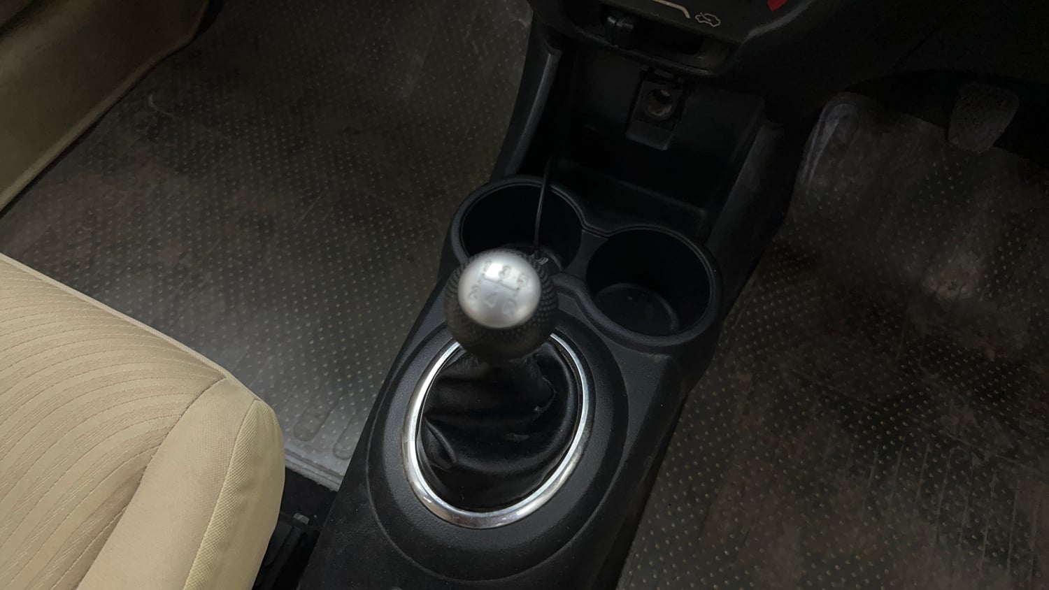 Used 2014 Honda Mobilio S Petrol Petrol Manual interior GEAR  KNOB VIEW