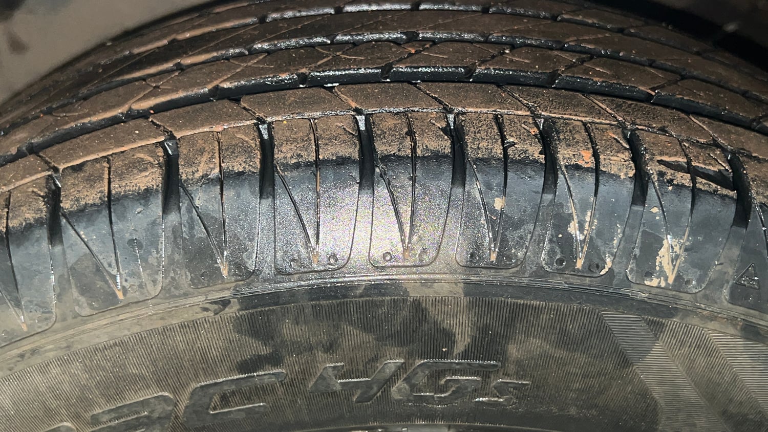 Used 2023 Kia Sonet HTX 1.0 DCT Petrol Automatic tyres LEFT FRONT TYRE TREAD VIEW