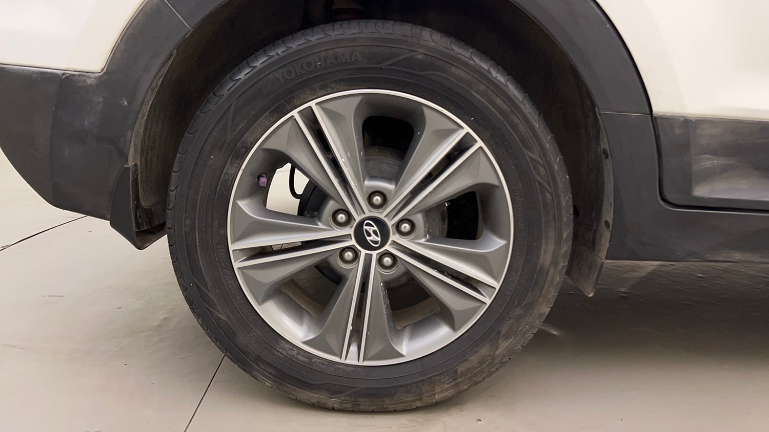 Used 2016 Hyundai Creta 1.6 SX Plus AT Petrol Petrol Automatic tyres RIGHT REAR TYRE RIM VIEW
