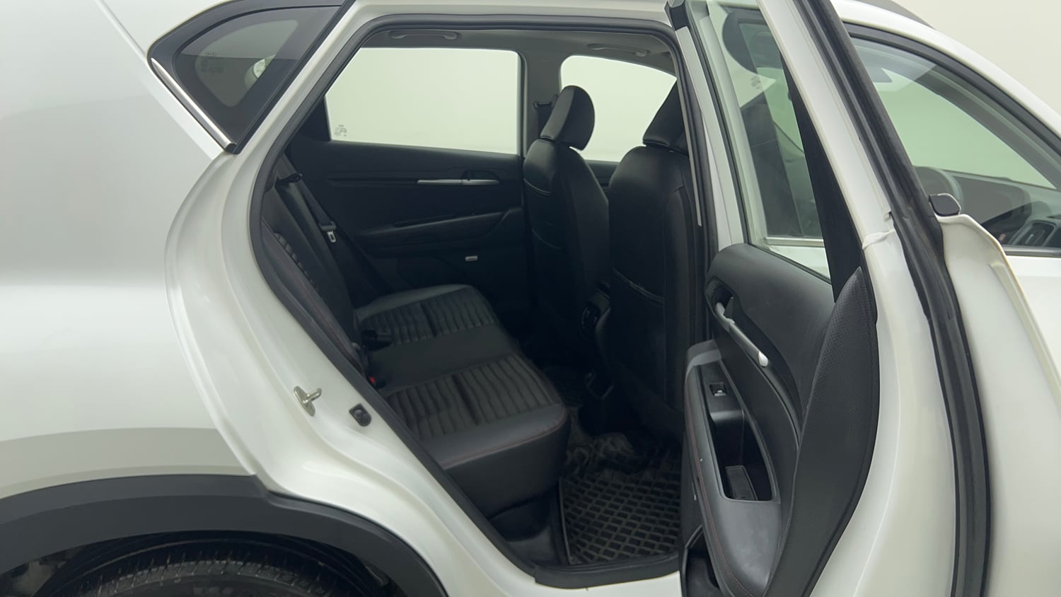 Used 2021 Kia Sonet GTX Plus 1.0 DCT Petrol Automatic interior RIGHT SIDE REAR DOOR CABIN VIEW