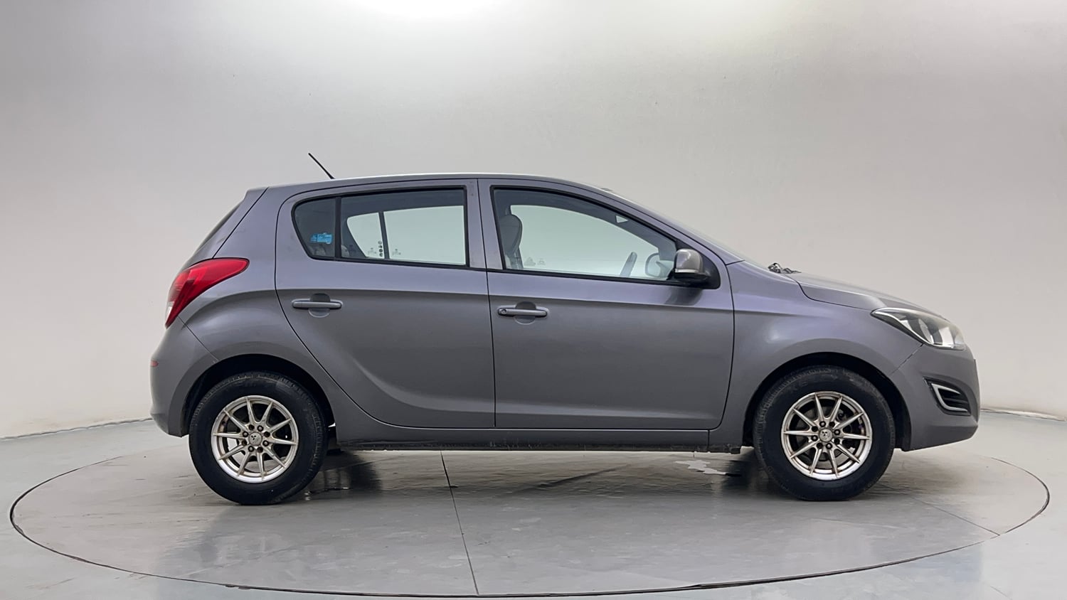 Used 2013 Hyundai i20 Magna (O) 1.2 Petrol Manual exterior RIGHT SIDE VIEW