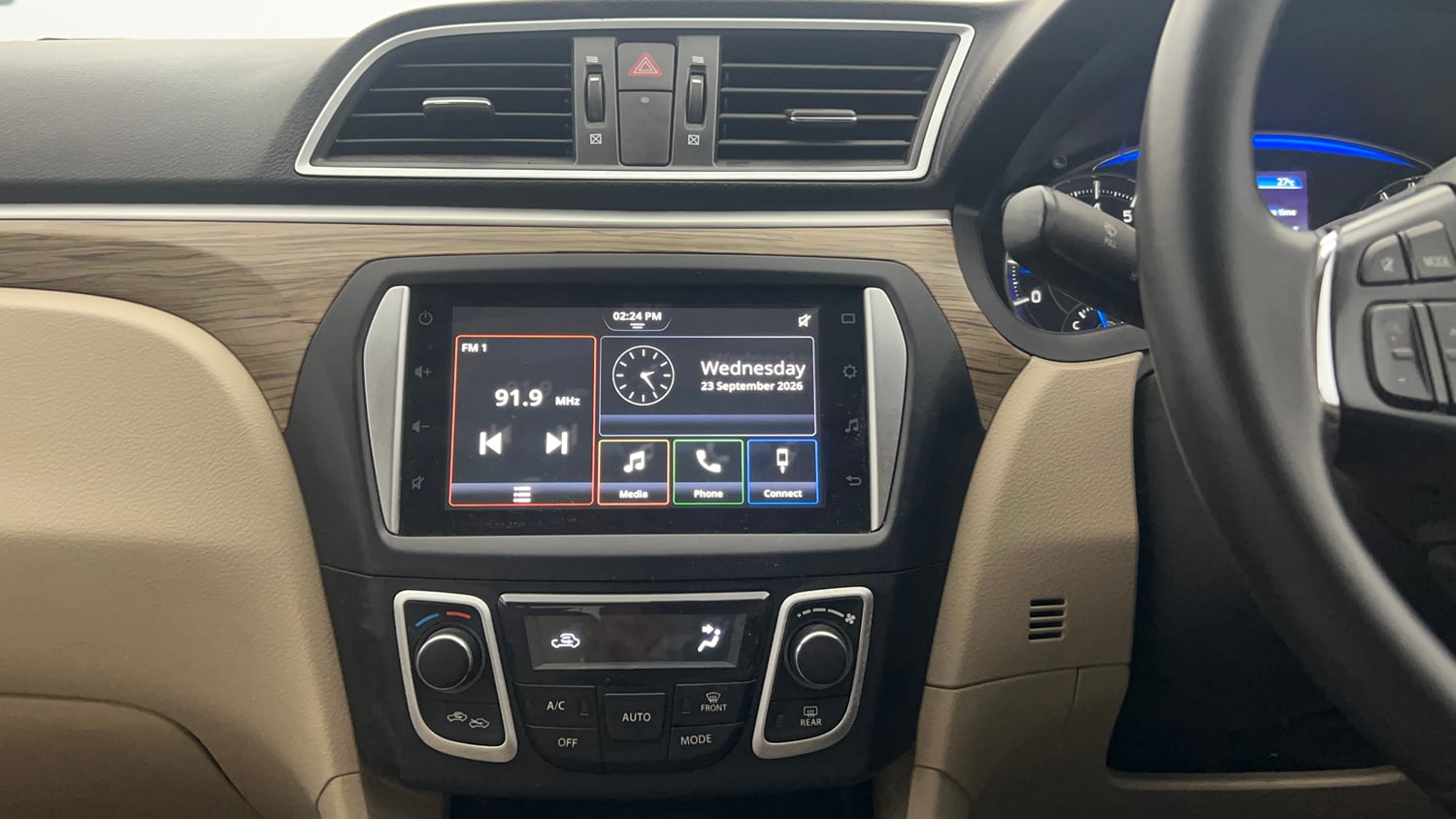 Used 2022 Maruti Suzuki Ciaz Alpha 1.5 Petrol Manual top_features Integrated (in-dash) music system