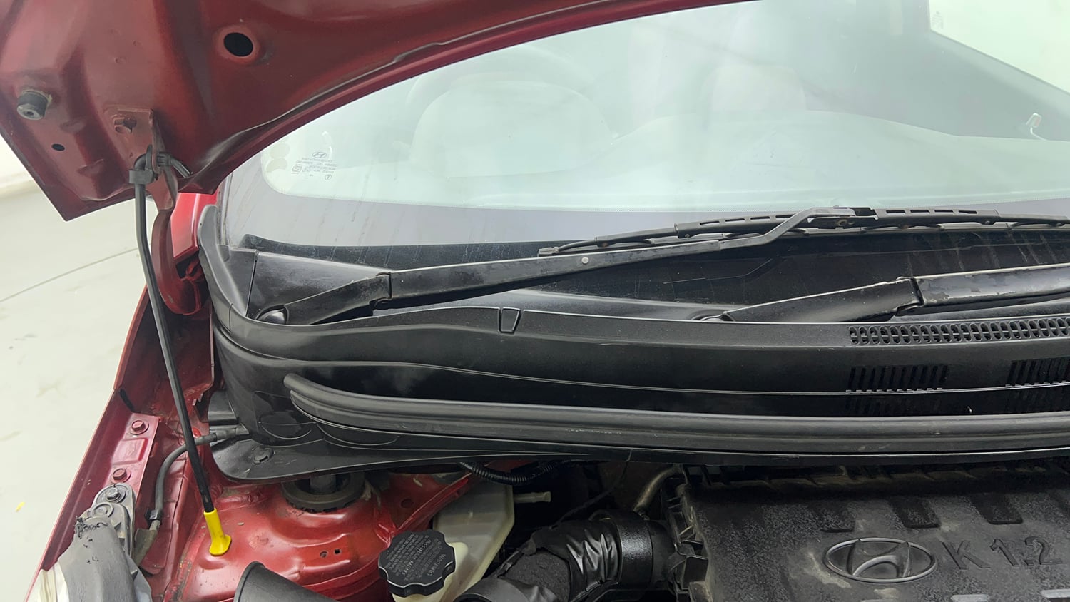Used 2017 Hyundai Grand i10 Sportz (O) AT 1.2 Kappa VTVT Petrol Automatic engine ENGINE RIGHT SIDE HINGE & APRON VIEW