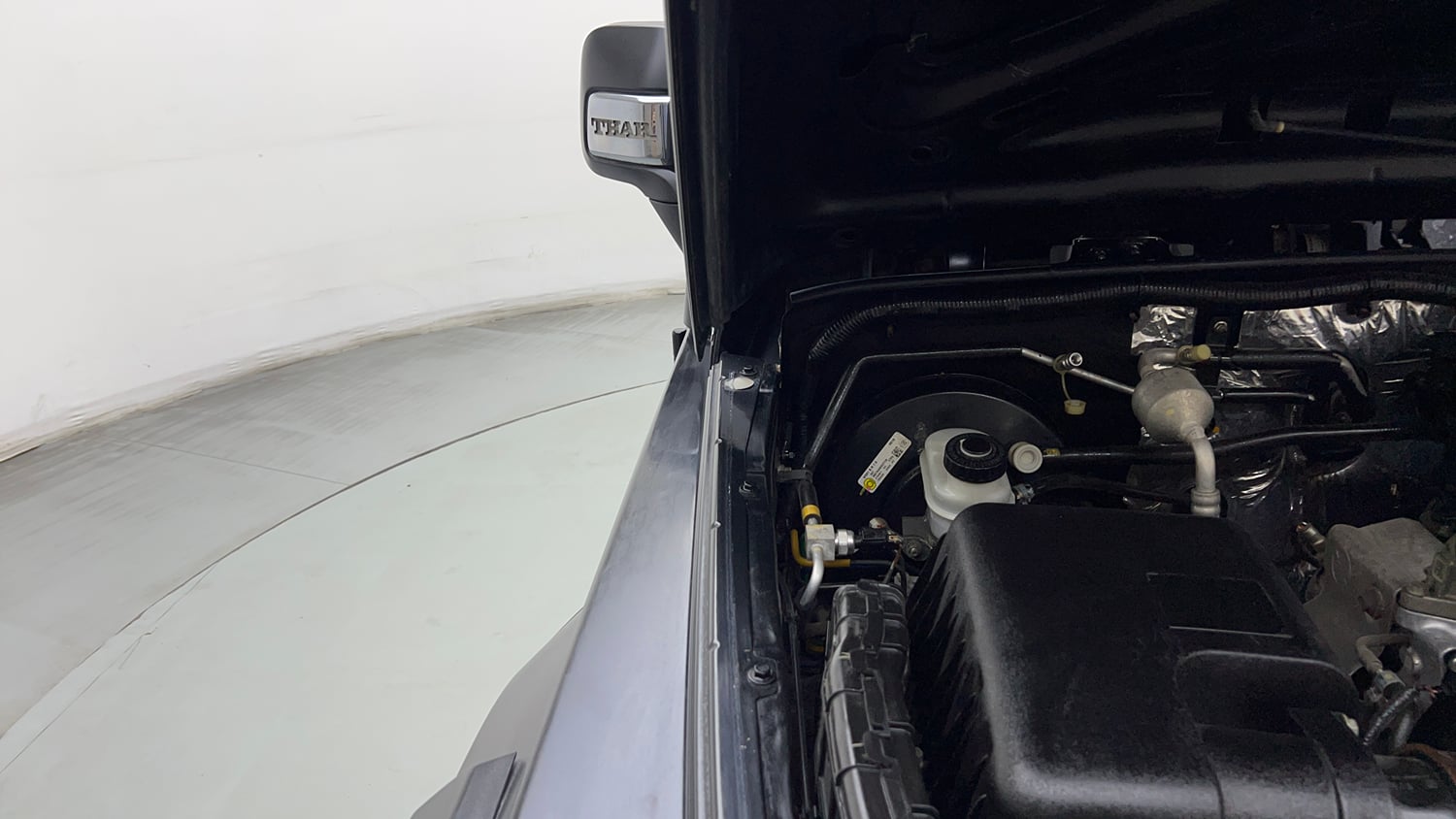 Used 2021 mahindra Thar LX Hard Top Petrol MT 4WD Petrol Manual engine ENGINE RIGHT SIDE HINGE & APRON VIEW