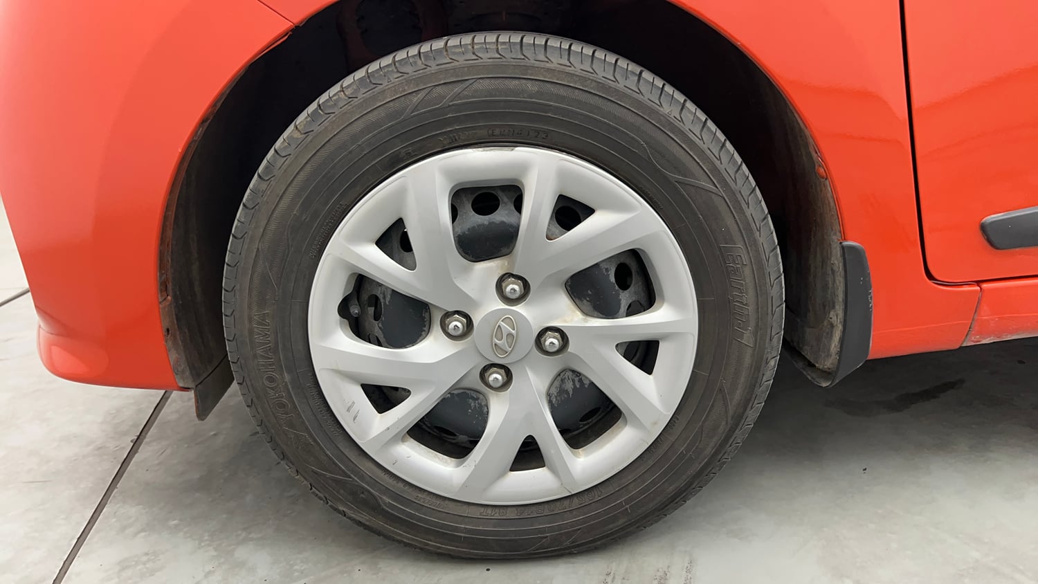 Used 2018 Hyundai Grand i10 Sportz 1.2 Kappa VTVT Petrol Manual tyres LEFT FRONT TYRE RIM VIEW