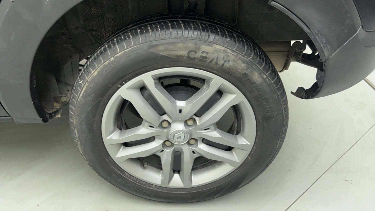 Used 2024 Renault Triber RXZ EASY-R AMT Petrol Automatic tyres LEFT REAR TYRE RIM VIEW