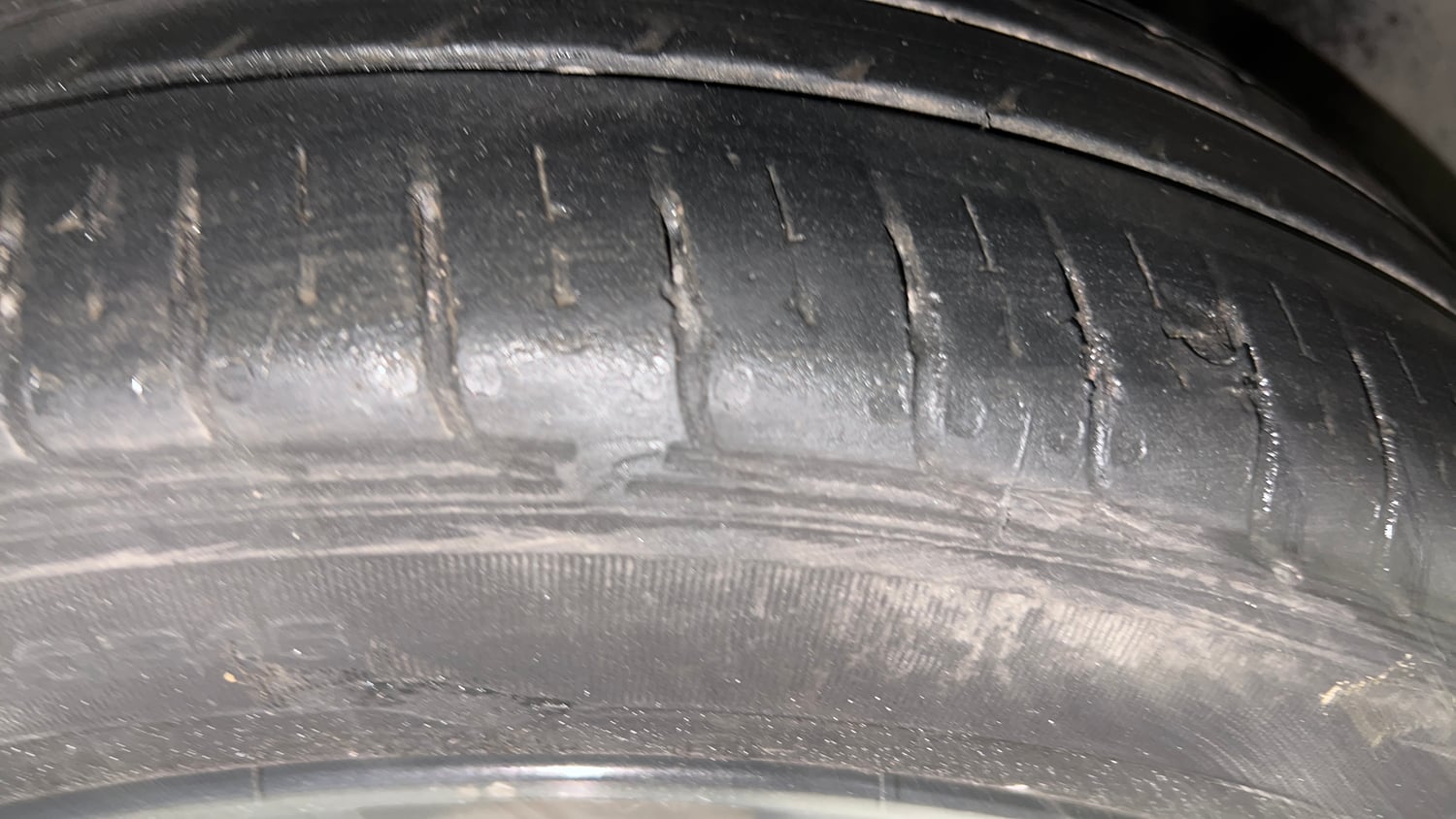Used 2023 Tata Tiago XZA Plus Petrol Automatic tyres RIGHT FRONT TYRE TREAD VIEW