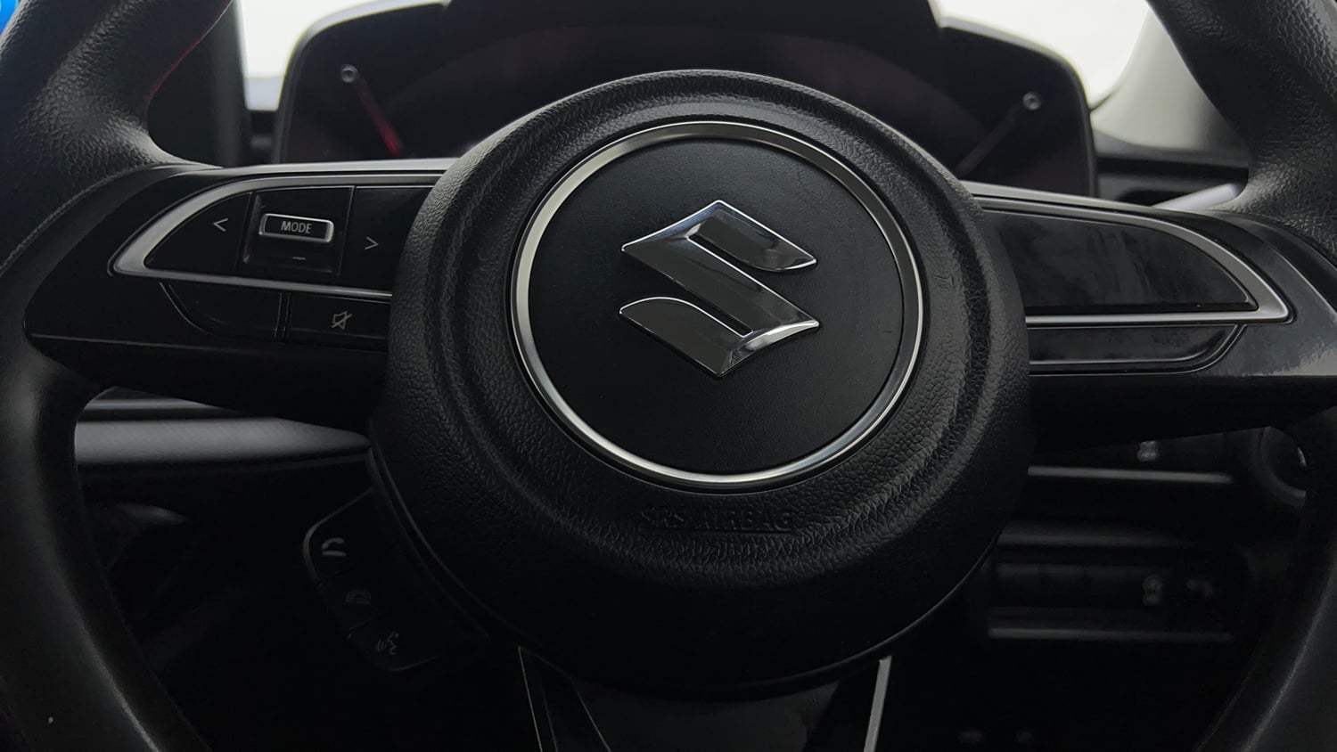Used 2024 Maruti Suzuki Swift VXi (O) AMT Petrol Automatic top_features Airbags