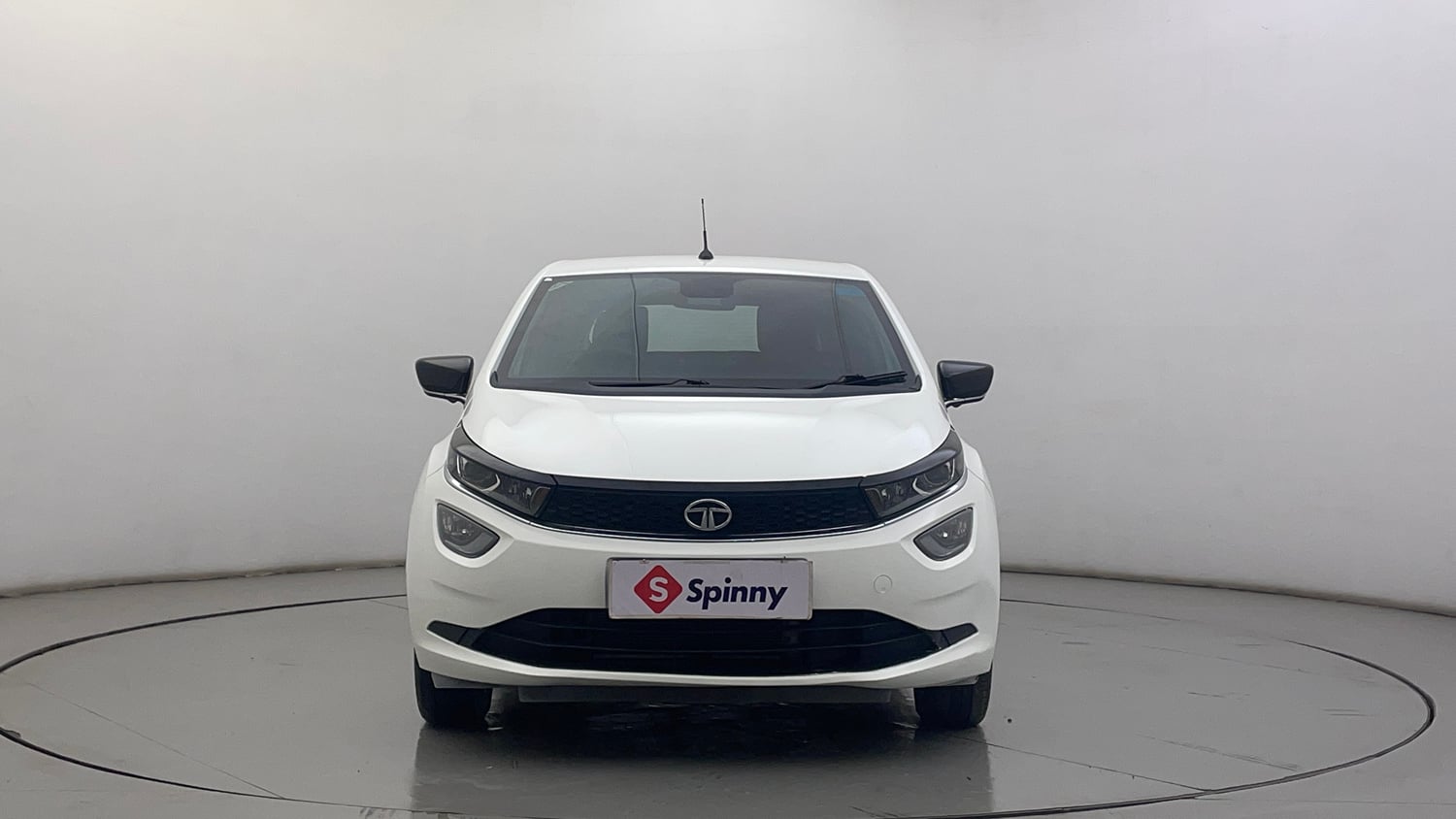 Used 2023 Tata Altroz XZA Petrol Petrol Automatic exterior FRONT VIEW