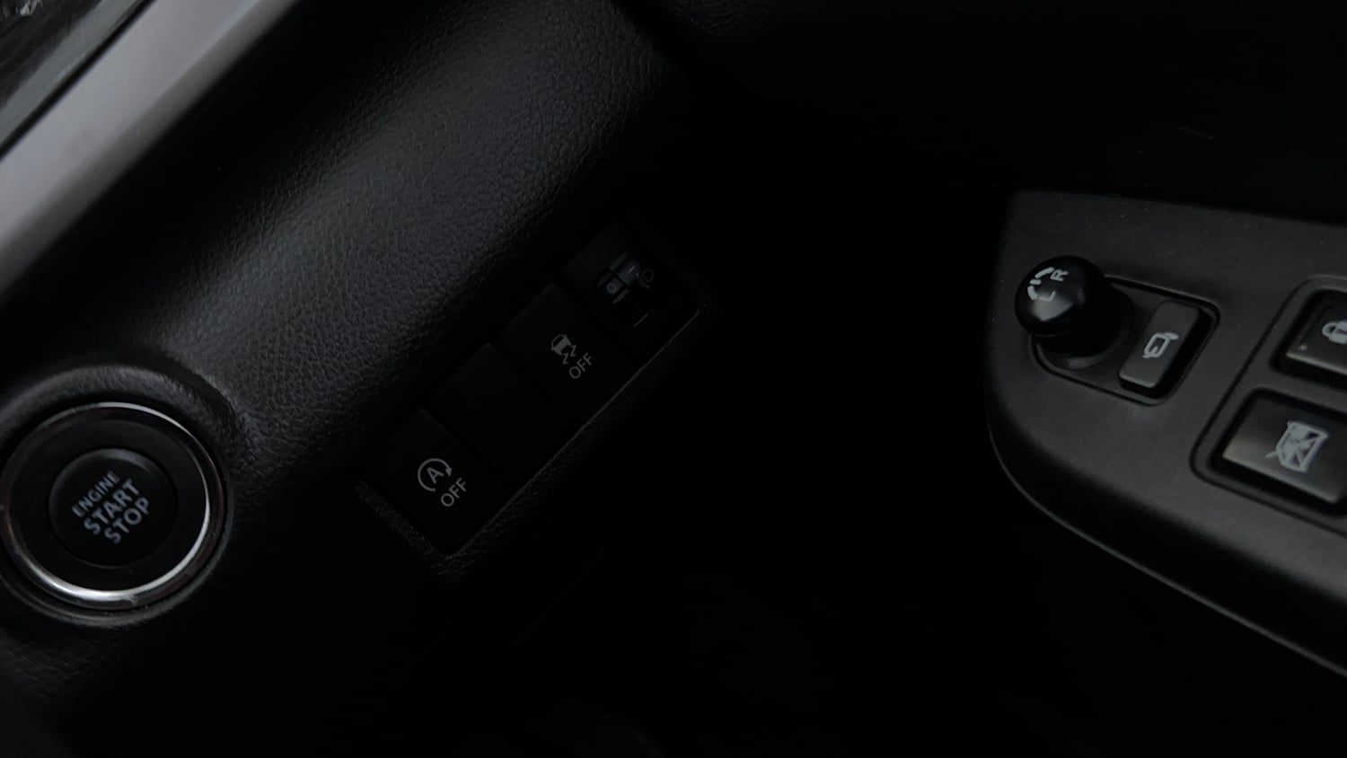 Used 2020 Maruti Suzuki XL6 Alpha AT Petrol Petrol Automatic top_features Keyless start