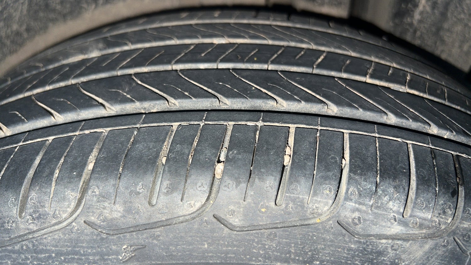 Used 2016 Maruti Suzuki Ciaz ZXI+ AT Petrol Automatic tyres LEFT REAR TYRE TREAD VIEW