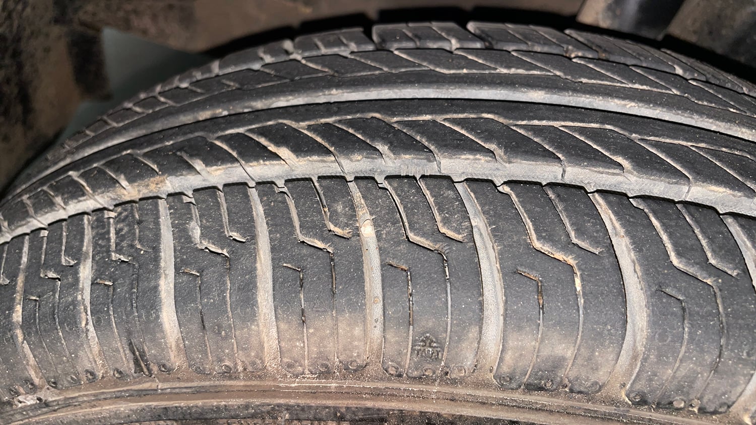 Used 2016 Renault Kwid 1.0 RXT Petrol Manual tyres LEFT FRONT TYRE TREAD VIEW