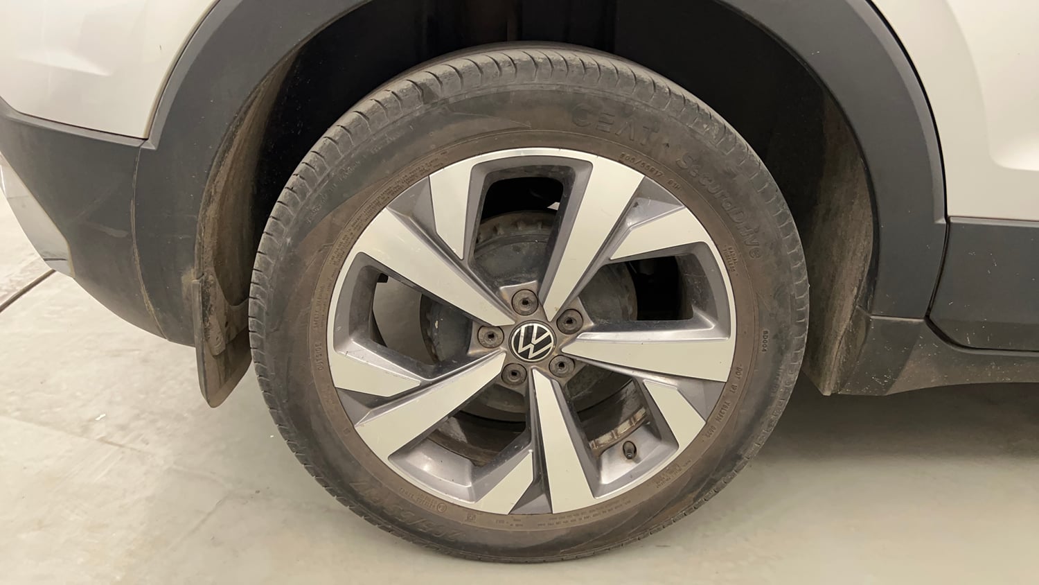 Used 2024 Volkswagen Taigun Topline 1.0 TSI AT Petrol Automatic tyres RIGHT REAR TYRE RIM VIEW
