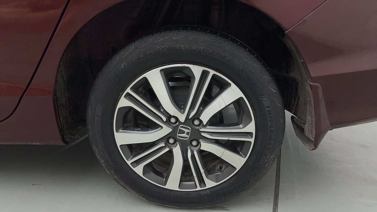Used 2018 Honda City V CVT Petrol Petrol Automatic tyres LEFT REAR TYRE RIM VIEW