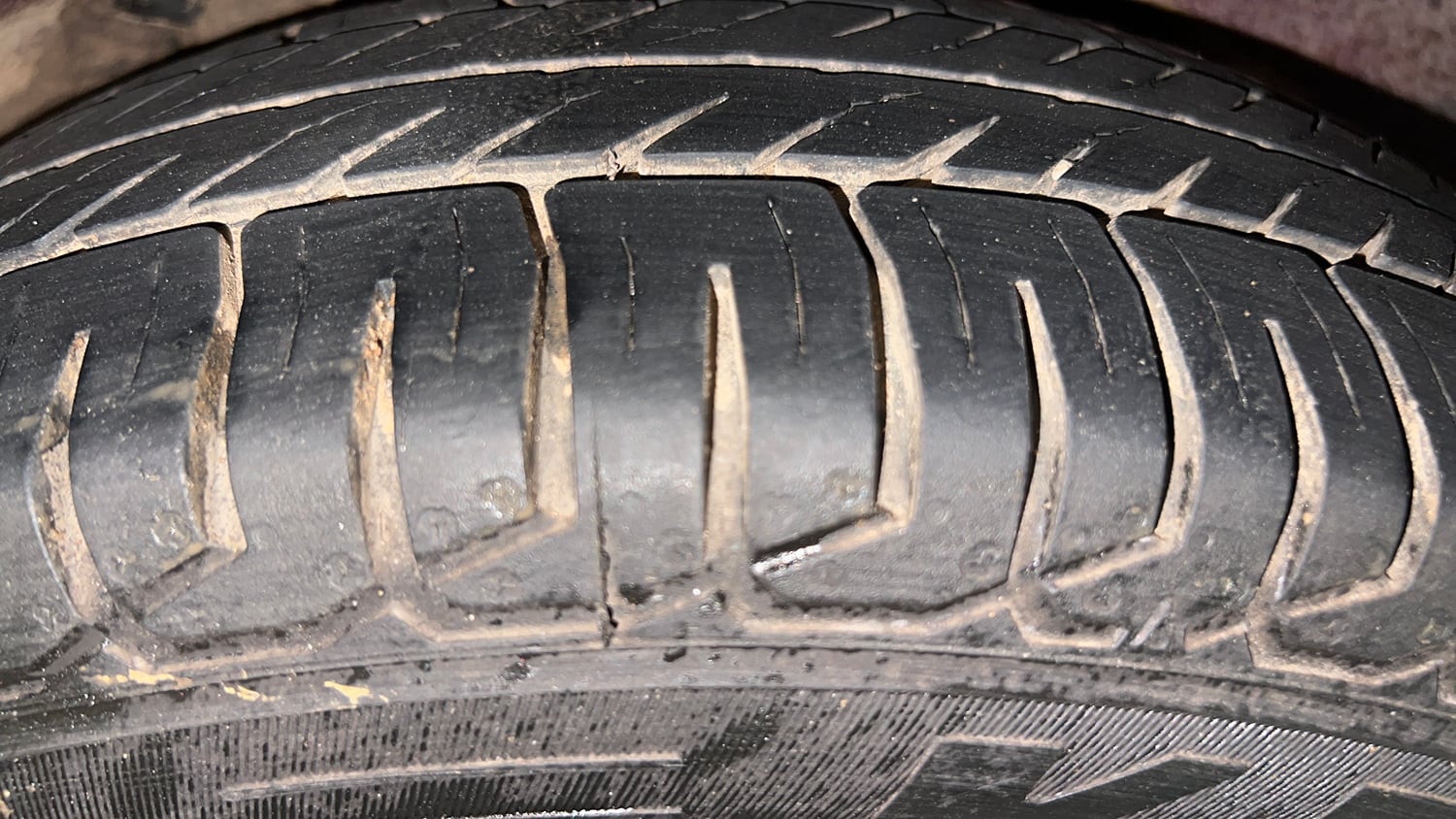 Used 2015 Hyundai i10 Magna 1.1 iRDE2 Petrol Manual tyres LEFT REAR TYRE TREAD VIEW