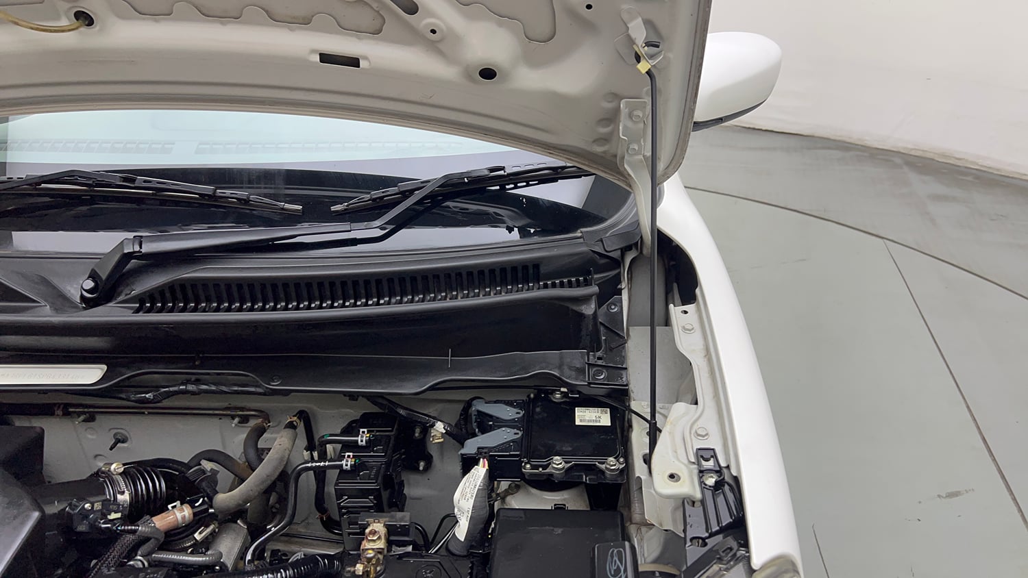 Used 2023 Maruti Suzuki S-Presso VXi Plus (O) AMT Petrol Automatic engine ENGINE LEFT SIDE HINGE & APRON VIEW