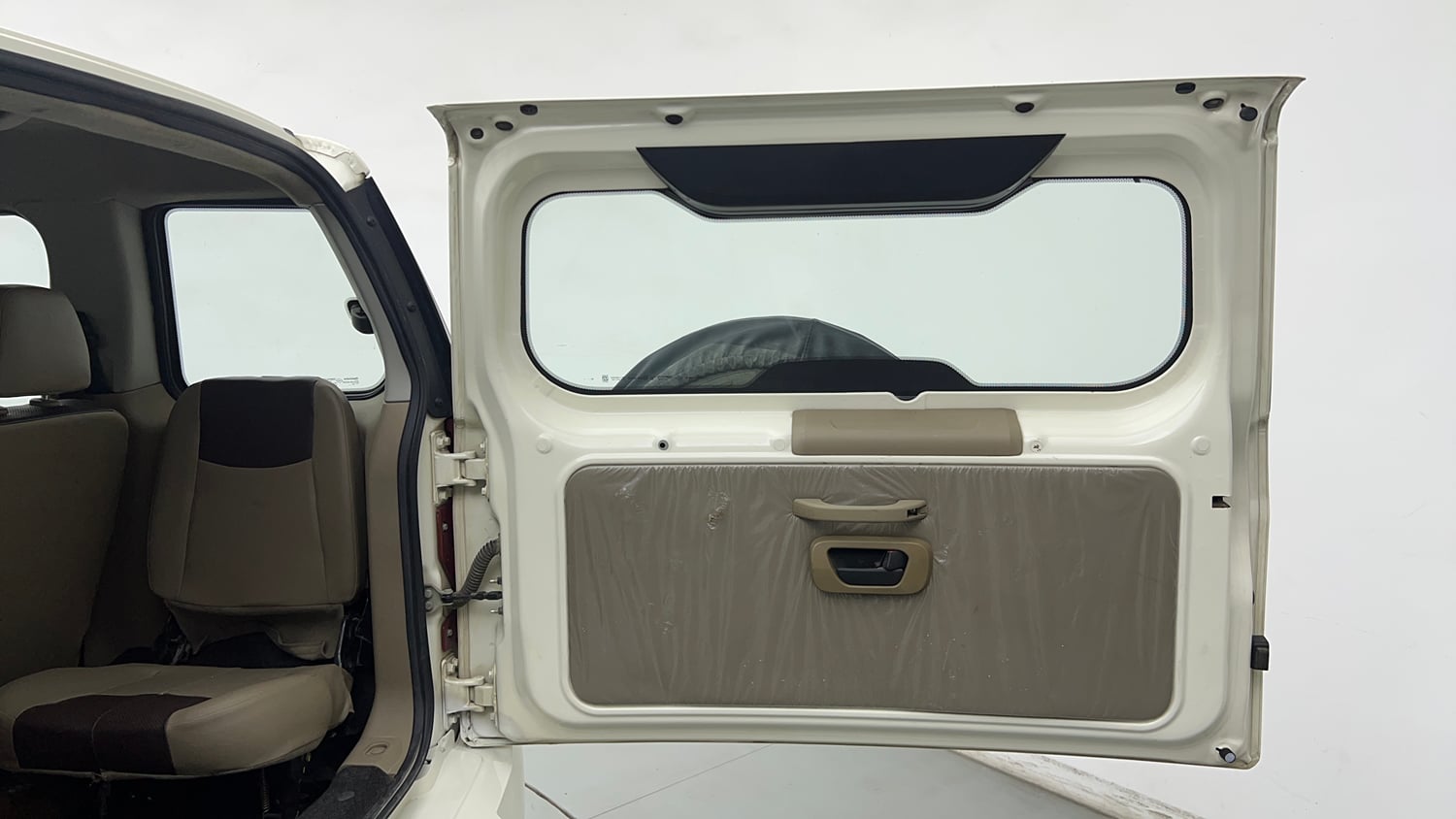 Used 2019 Mahindra TUV300 T4 Plus Diesel Manual interior DICKY DOOR OPEN VIEW