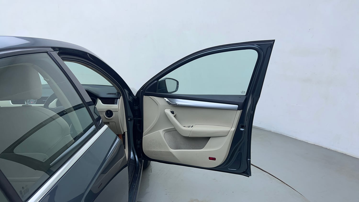 Used 2018 Skoda Octavia 1.8 TSI Style AT Petrol Automatic interior RIGHT FRONT DOOR OPEN VIEW