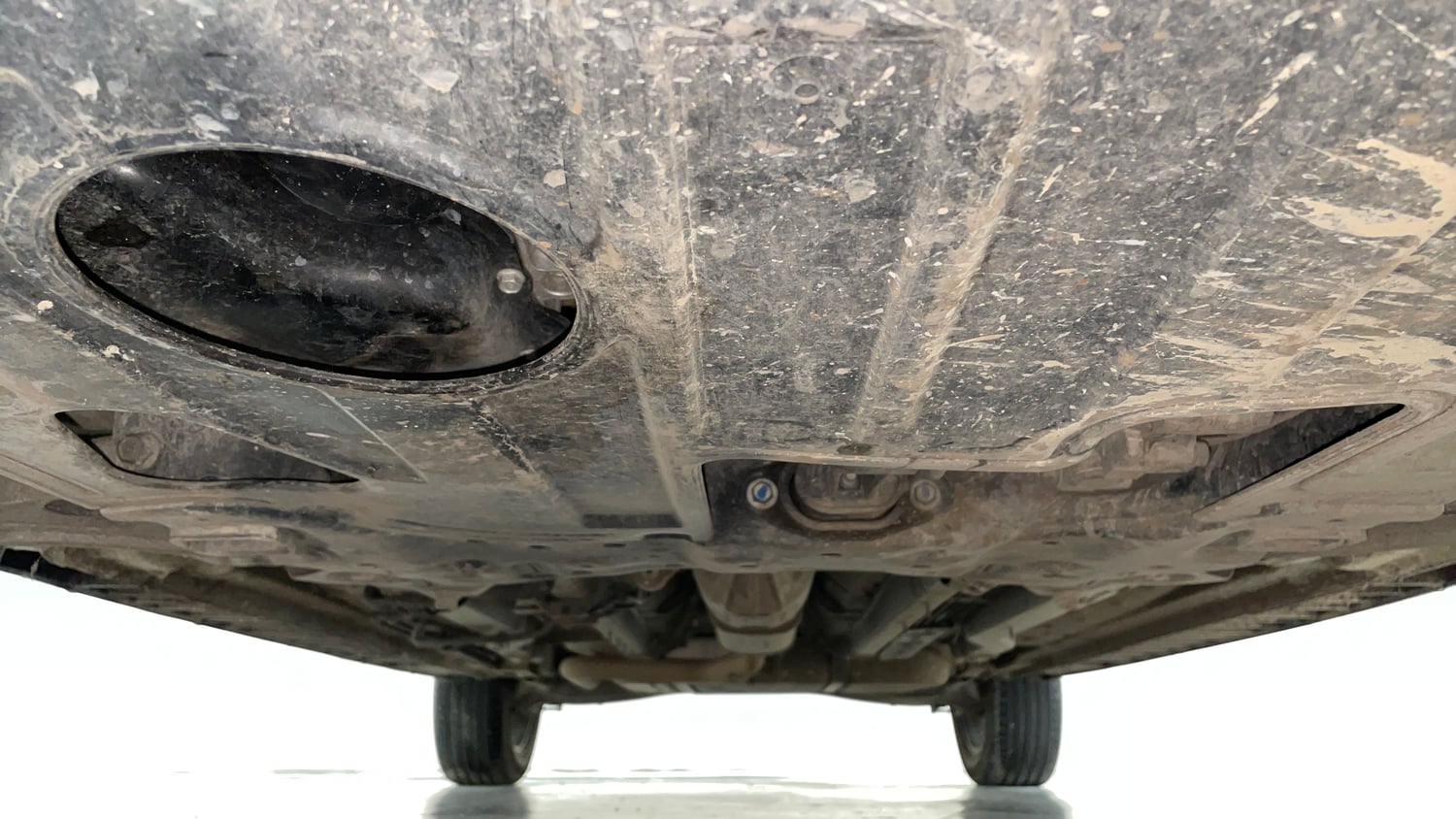 Used 2023 Hyundai Alcazar Signature (O) 6 STR 1.5 Petrol DCT Petrol Automatic extra FRONT LEFT UNDERBODY VIEW