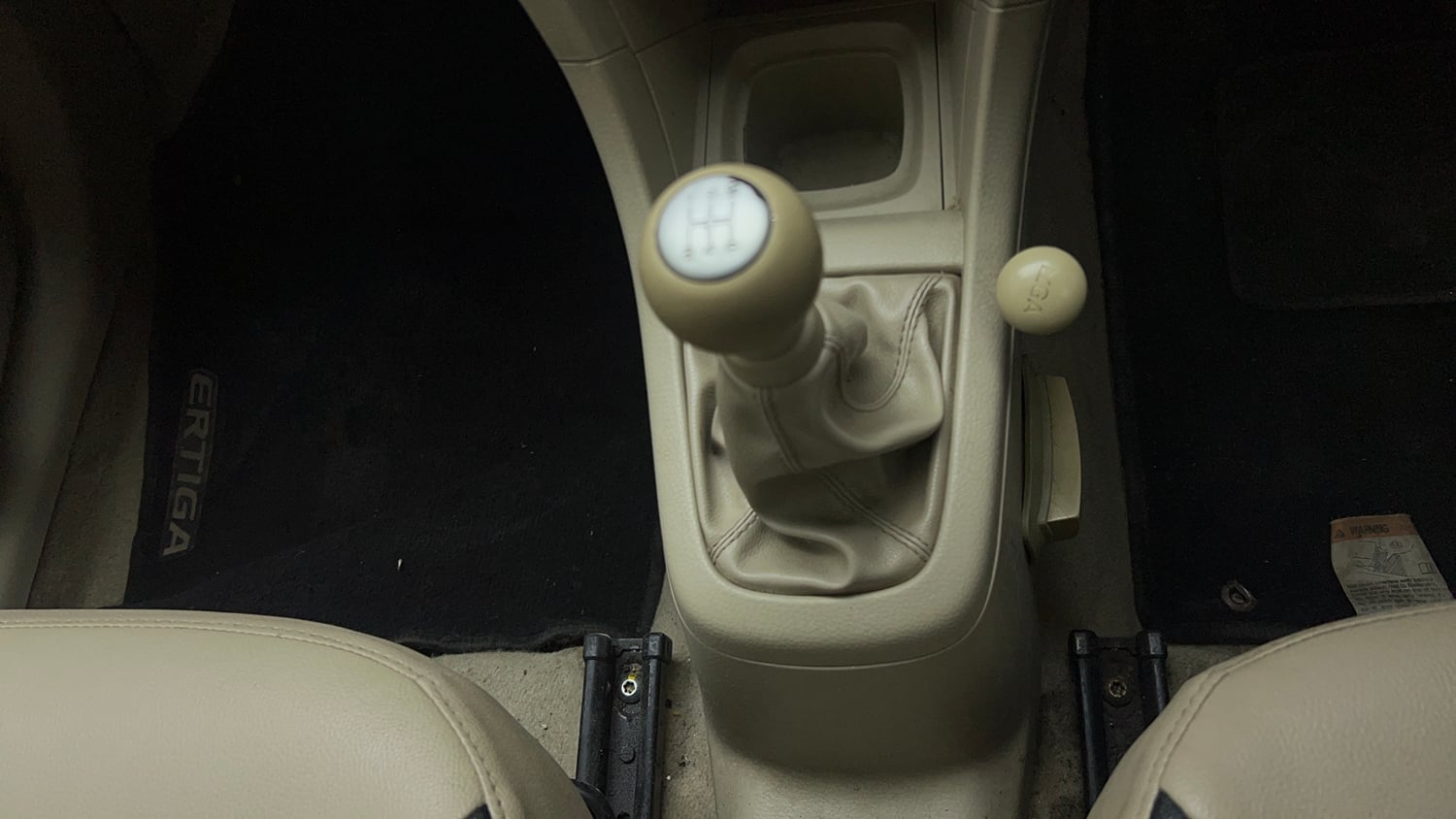 Used 2016 Maruti Suzuki Ertiga VXI CNG Cng Manual interior GEAR  KNOB VIEW
