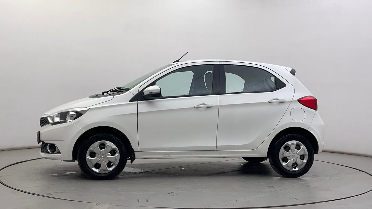 Used 2018 Tata Tiago Revotron XZ Petrol Manual exterior LEFT SIDE VIEW